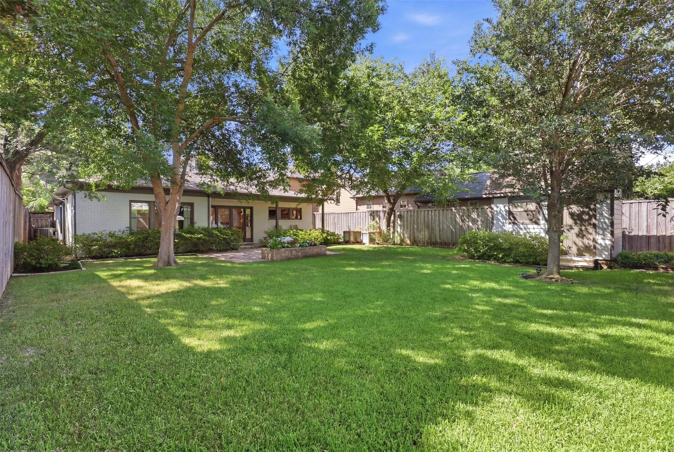 4329 Taos Road Dallas TX 75209