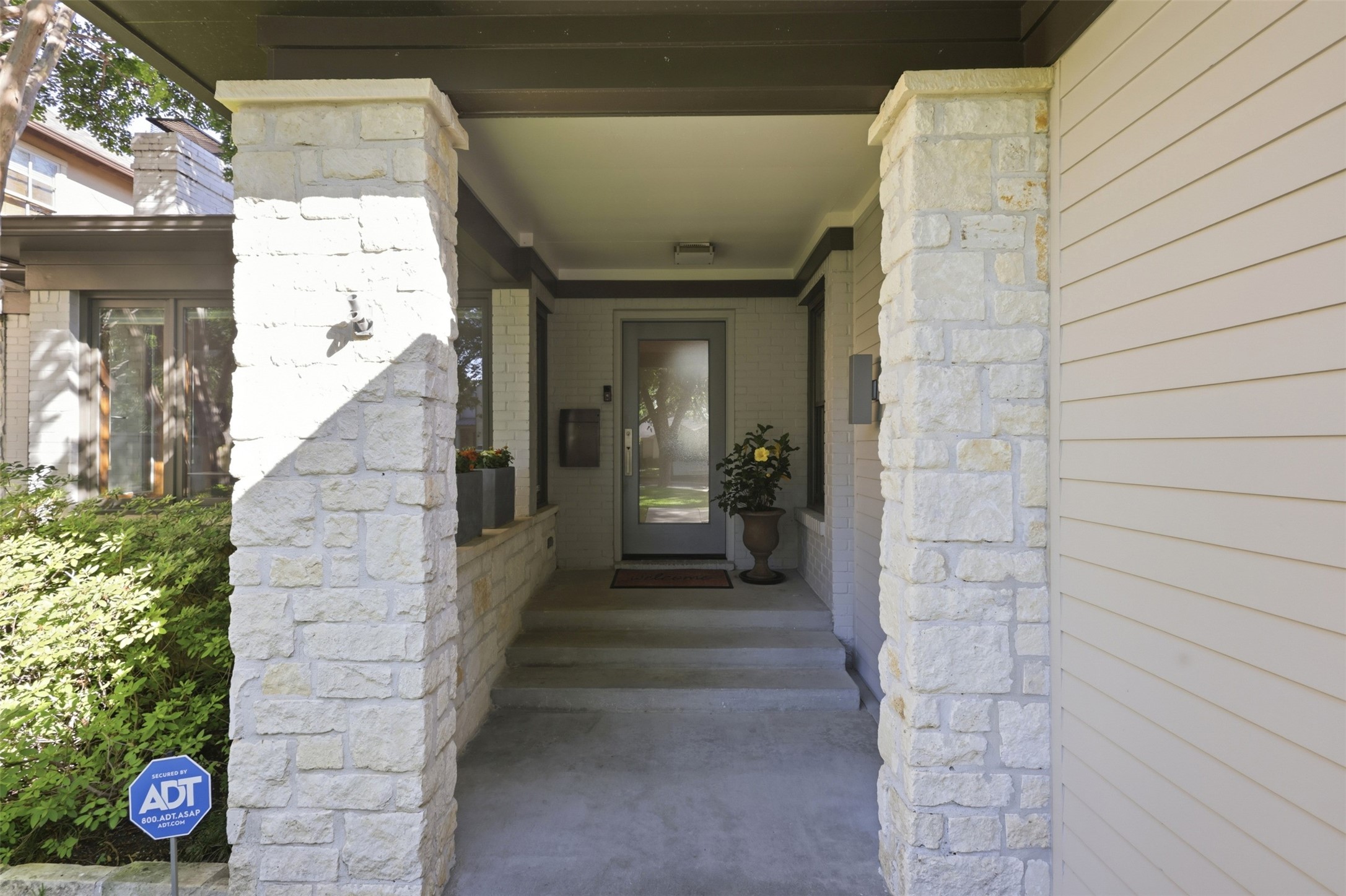 4329 Taos Road Dallas TX 75209