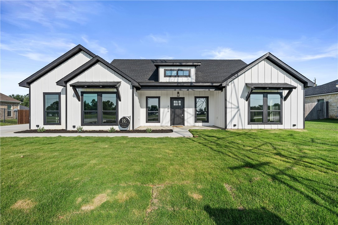 906 S Reagan Street West TX 76691