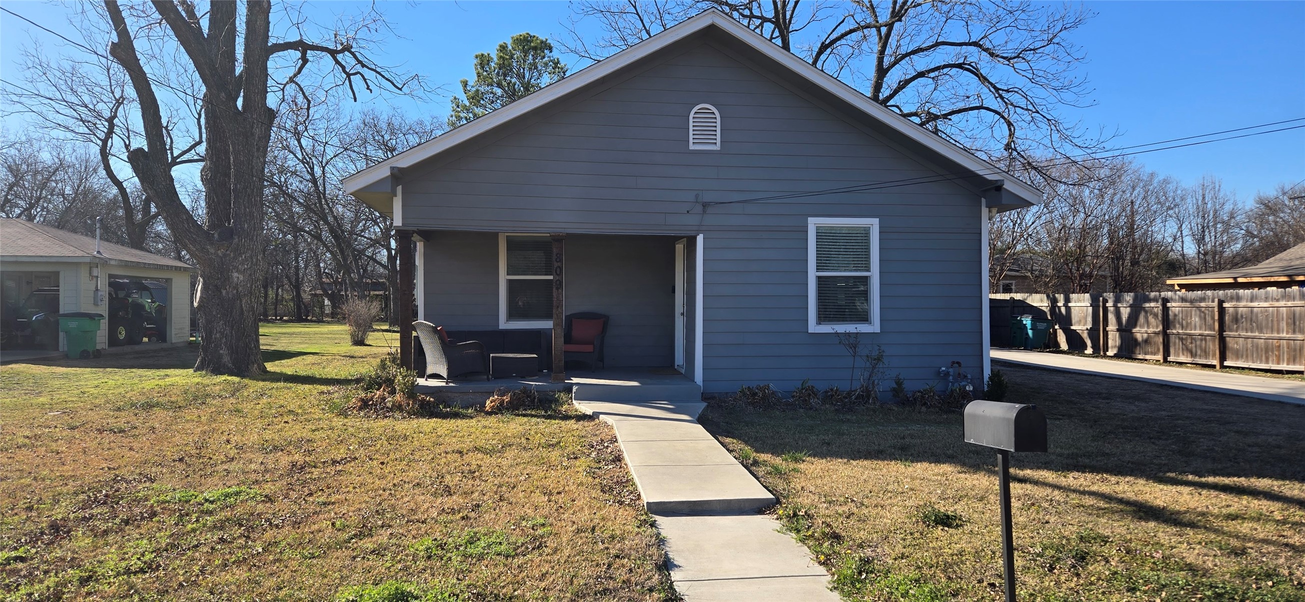 809 S Wine Street Gainesville TX 76240