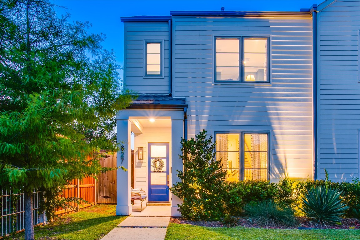 627 W 8th Street Dallas TX 75208