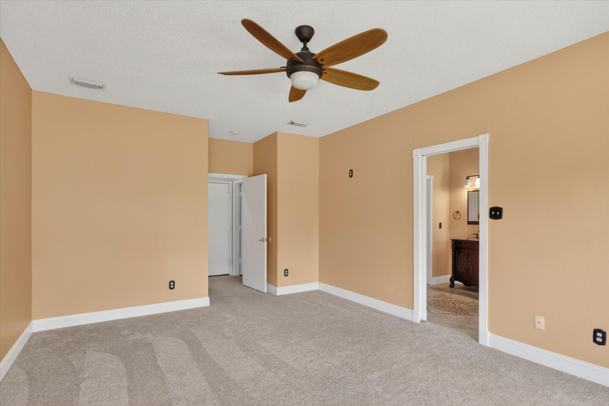 211 Milton Drive Arlington TX 76002