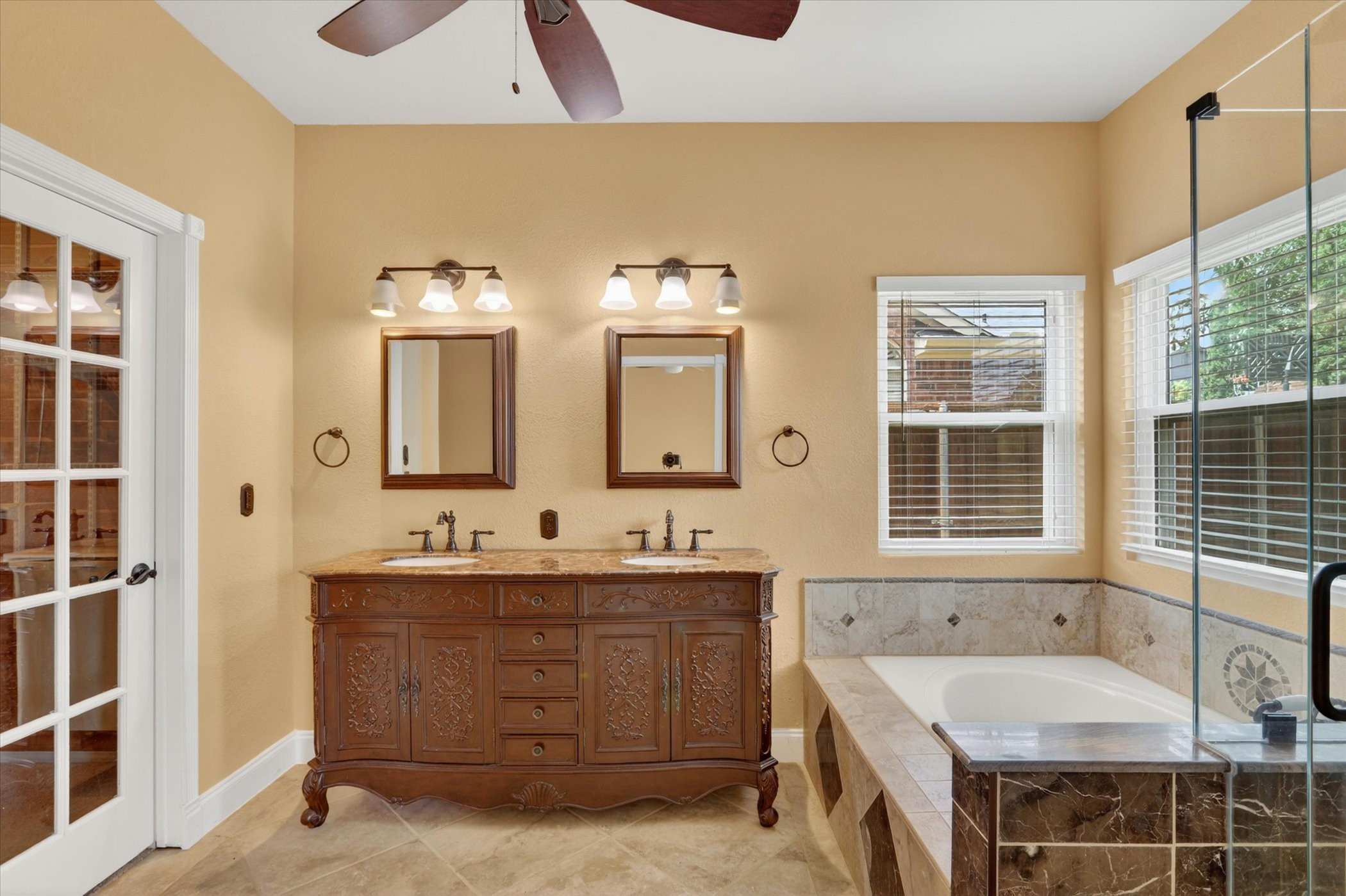211 Milton Drive Arlington TX 76002