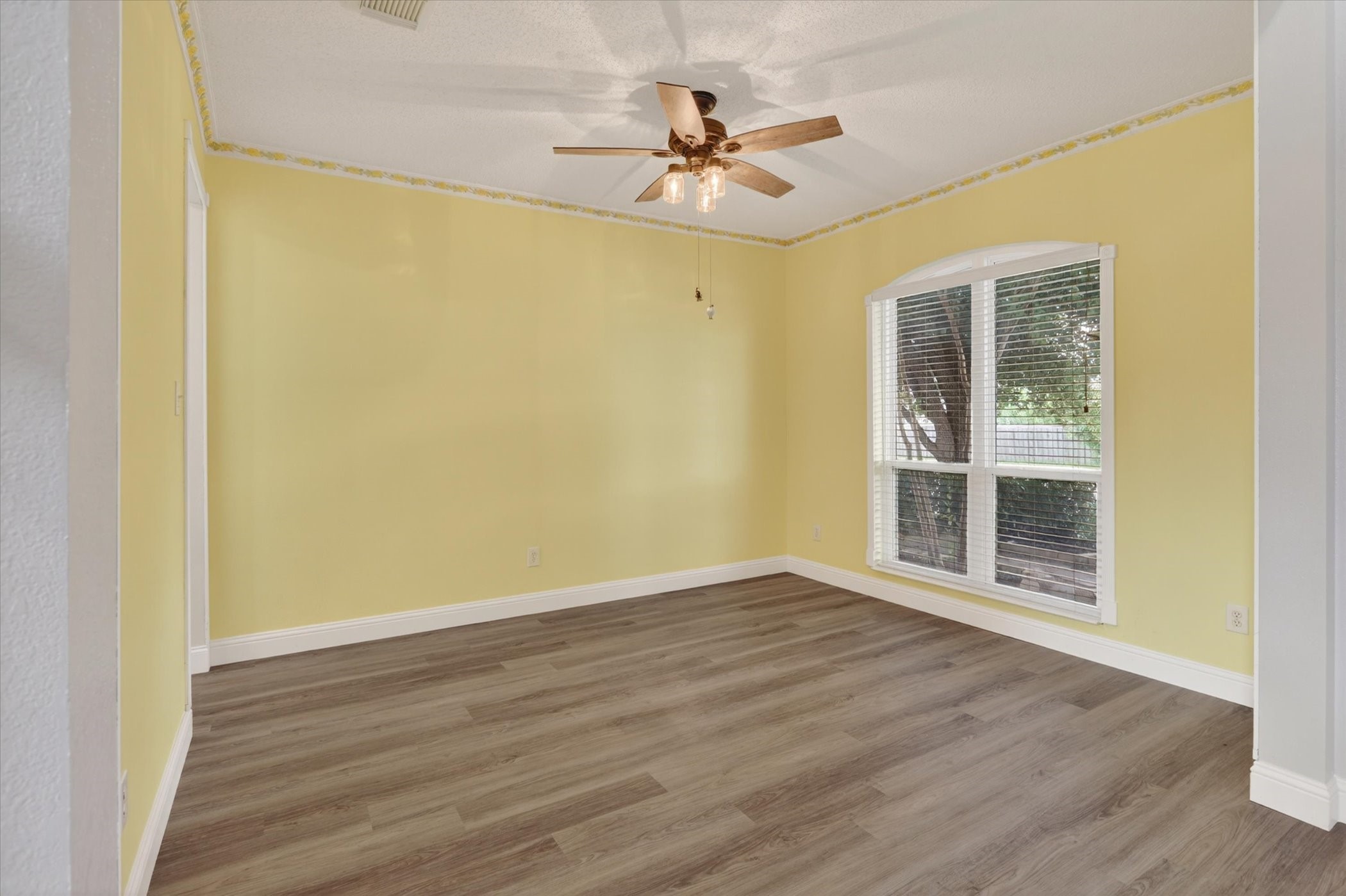 211 Milton Drive Arlington TX 76002