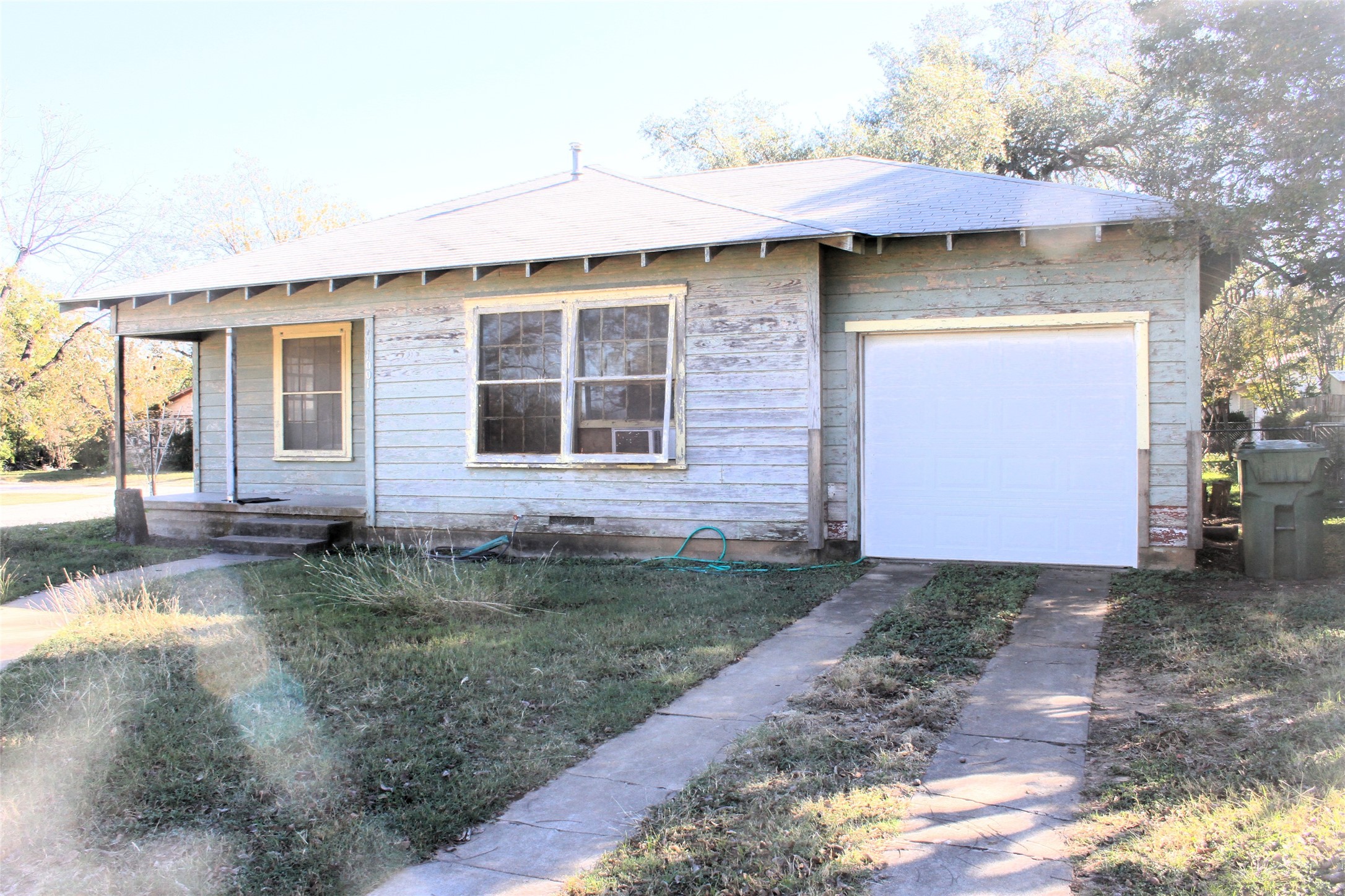 1001 W Woodlawn Street San Saba TX 76877
