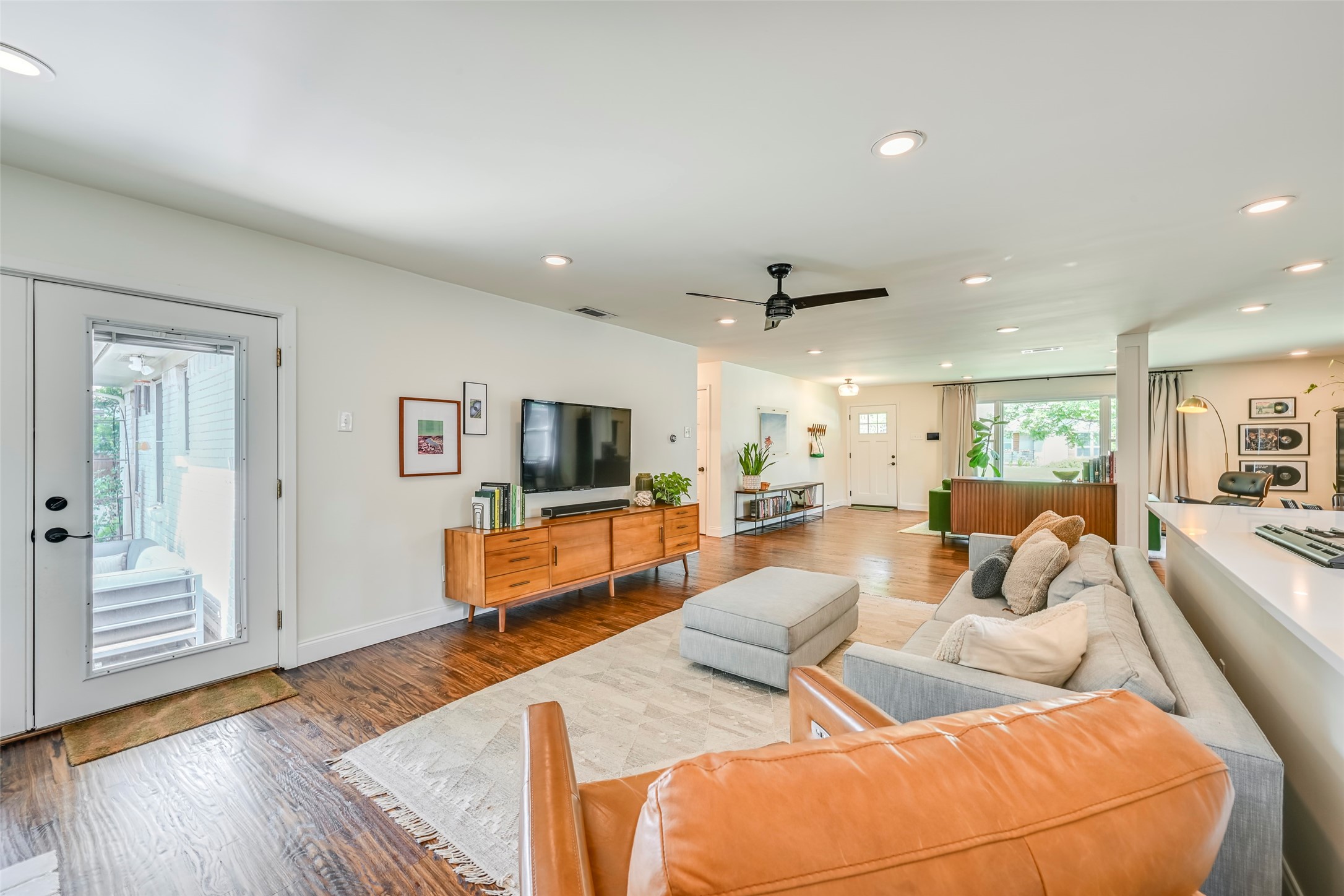5815 Clendenin Avenue Dallas TX 75228