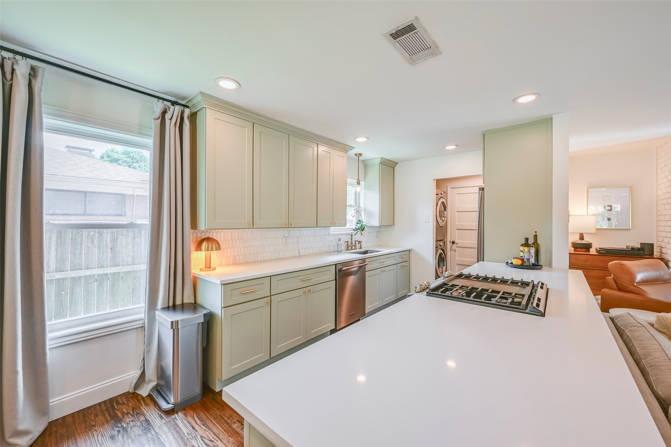 5815 Clendenin Avenue Dallas TX 75228