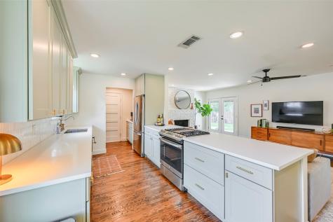 5815 Clendenin Avenue Dallas TX 75228