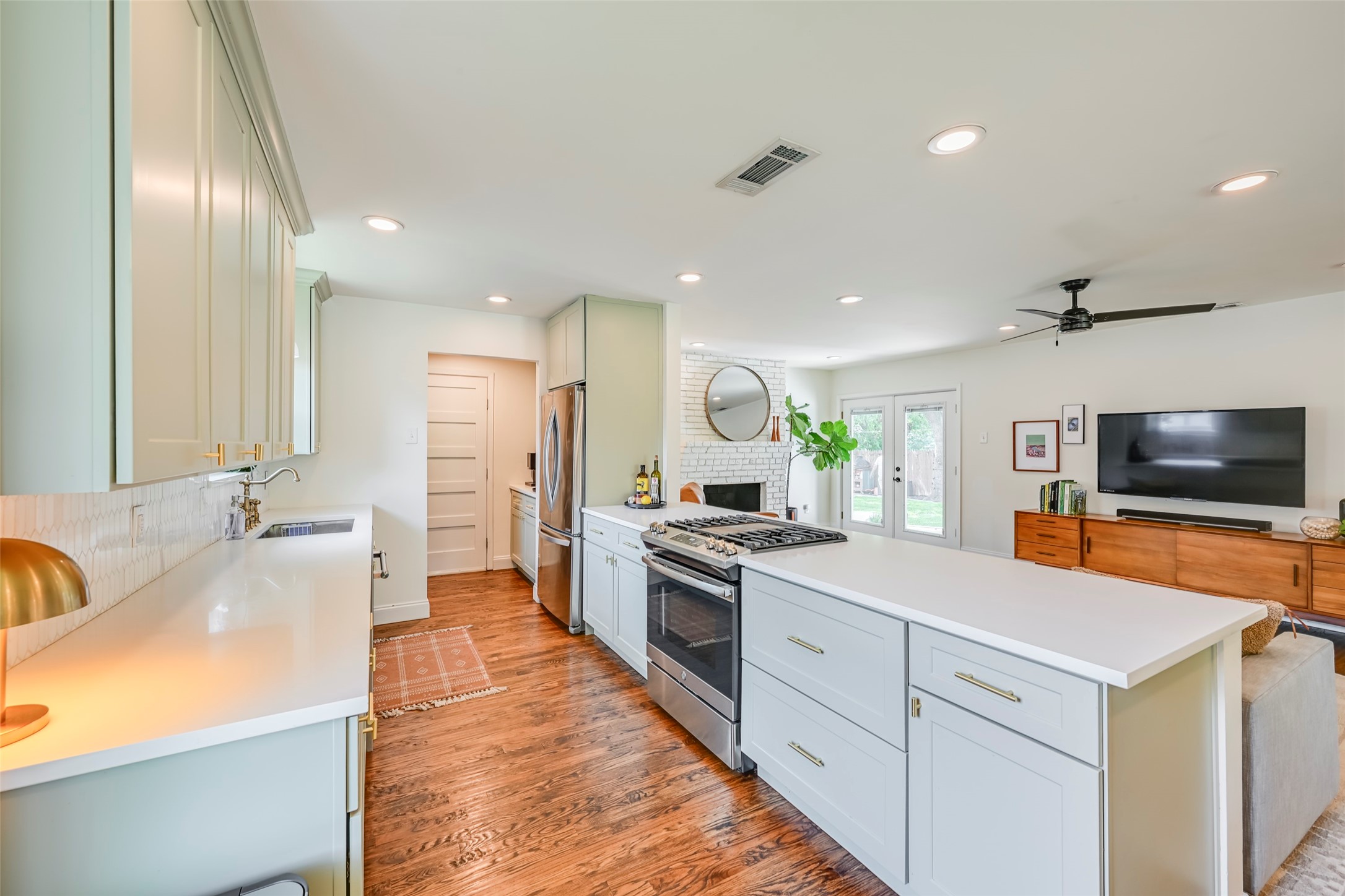 5815 Clendenin Avenue Dallas TX 75228