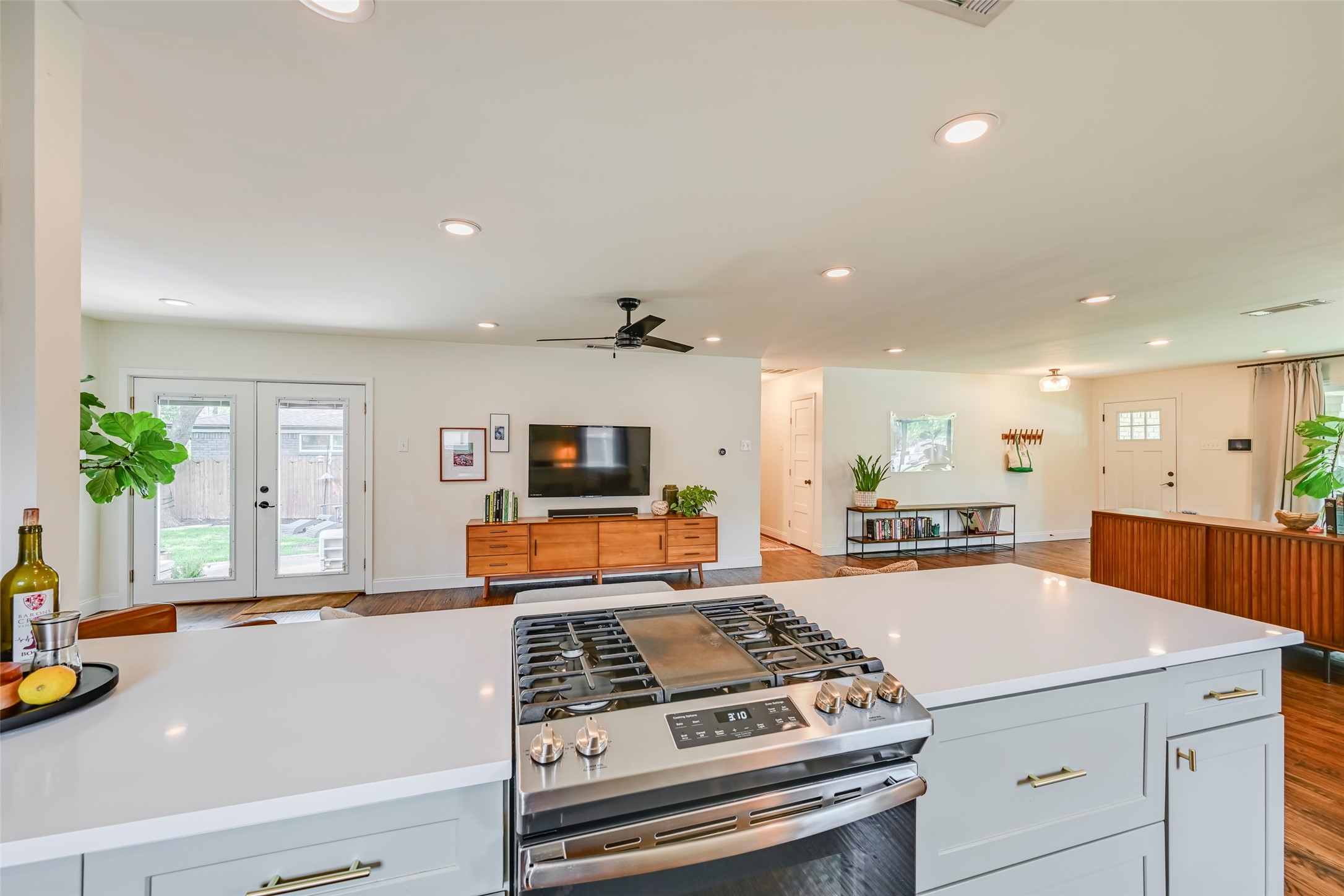 5815 Clendenin Avenue Dallas TX 75228