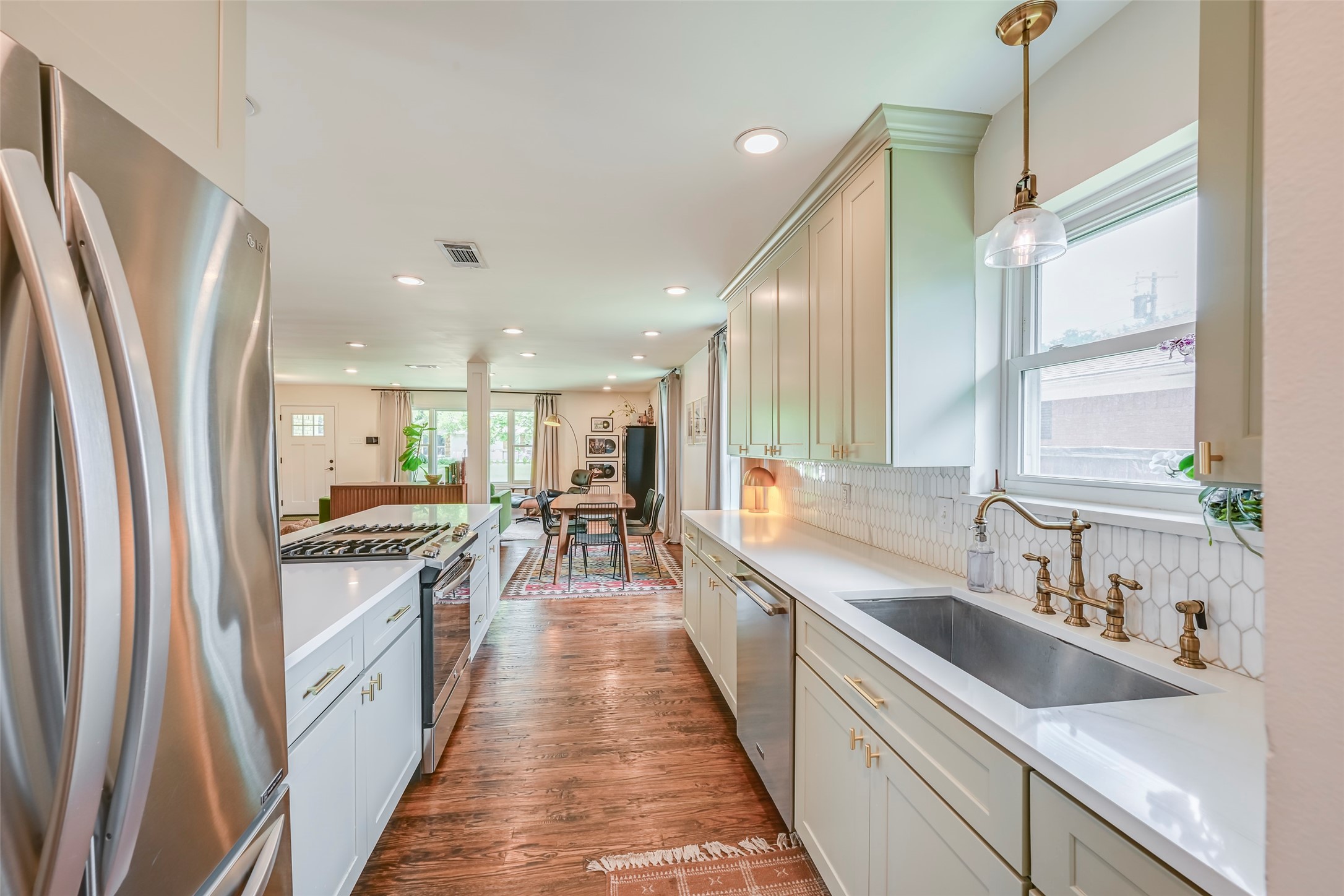 5815 Clendenin Avenue Dallas TX 75228