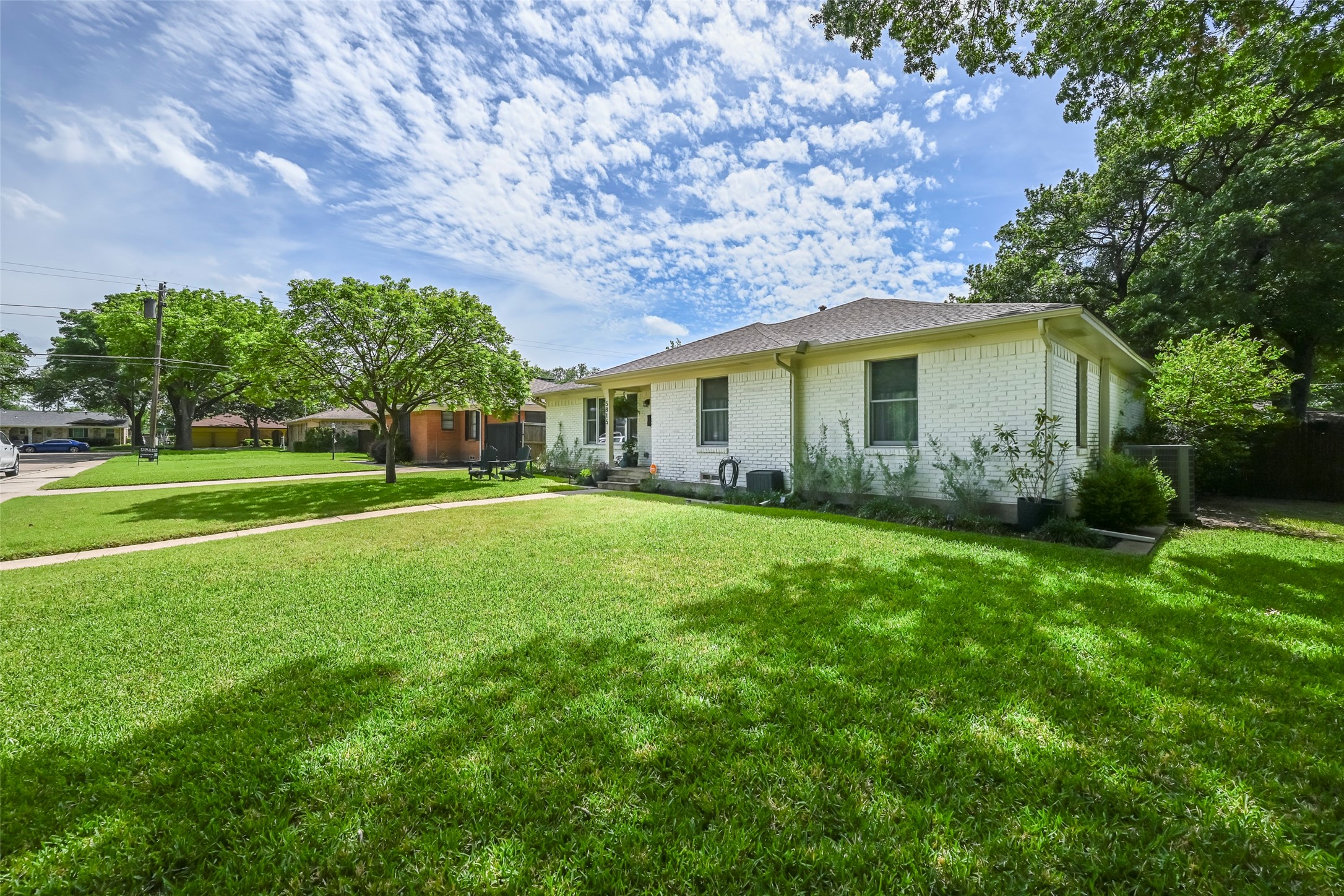 5815 Clendenin Avenue Dallas TX 75228