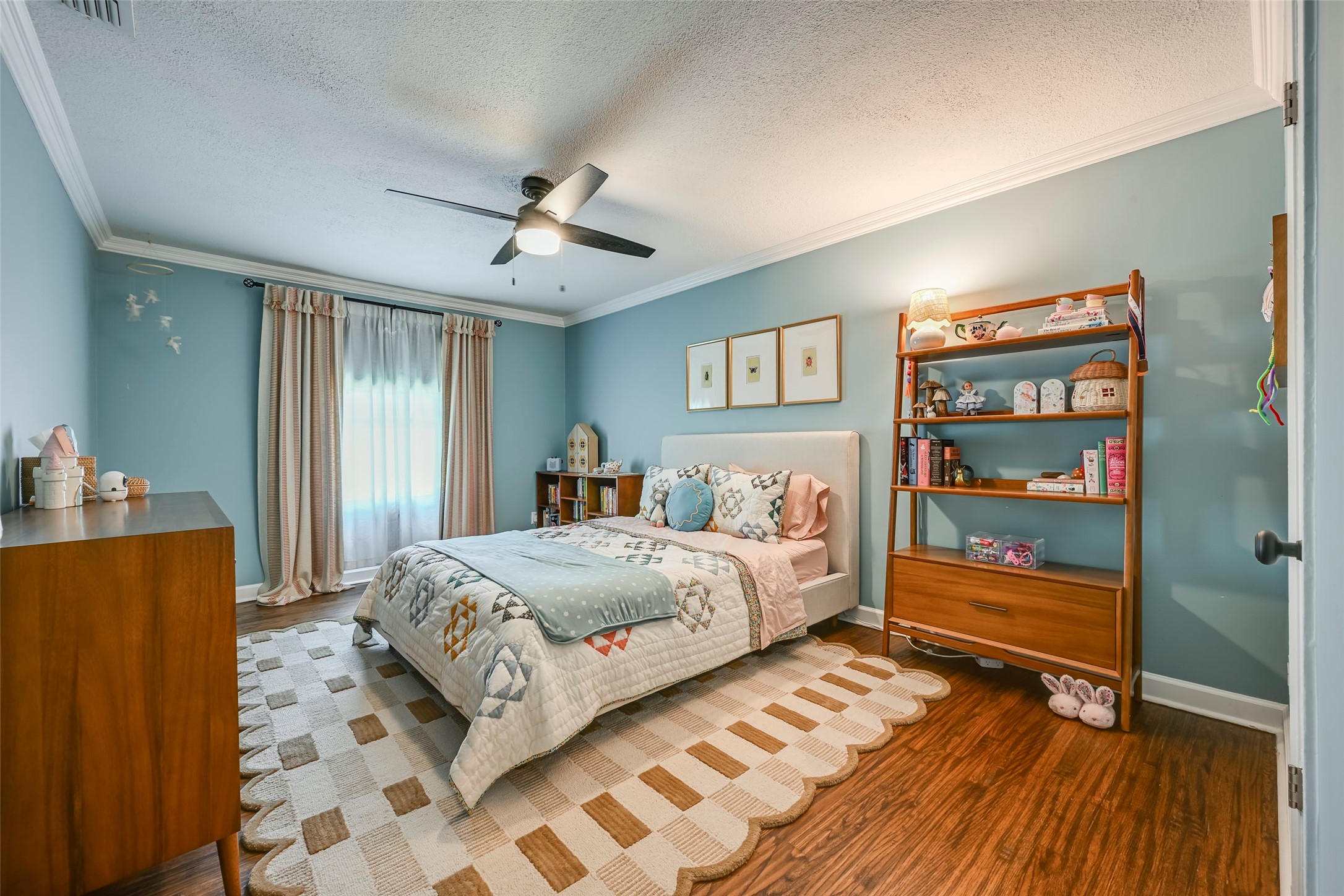5815 Clendenin Avenue Dallas TX 75228