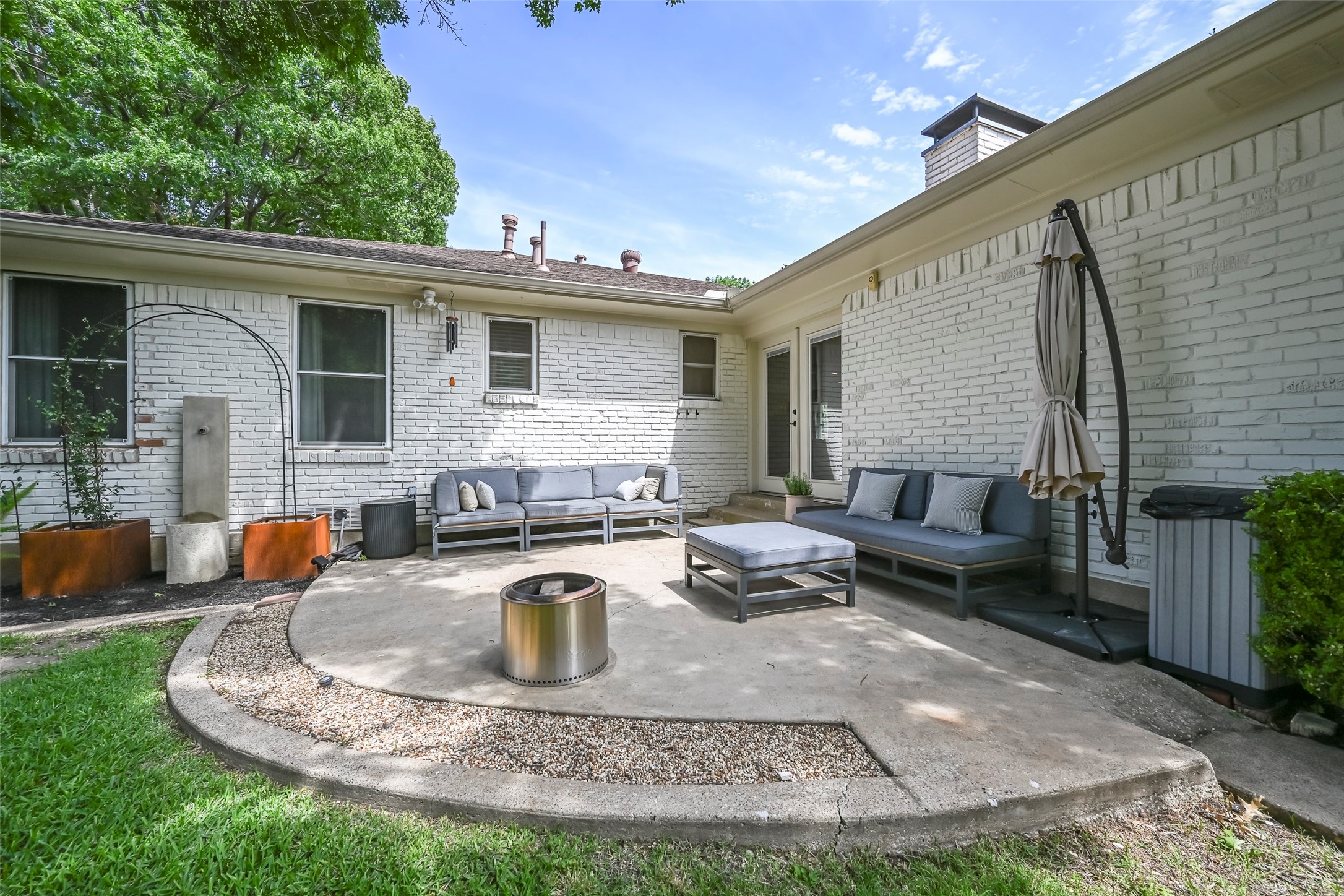 5815 Clendenin Avenue Dallas TX 75228