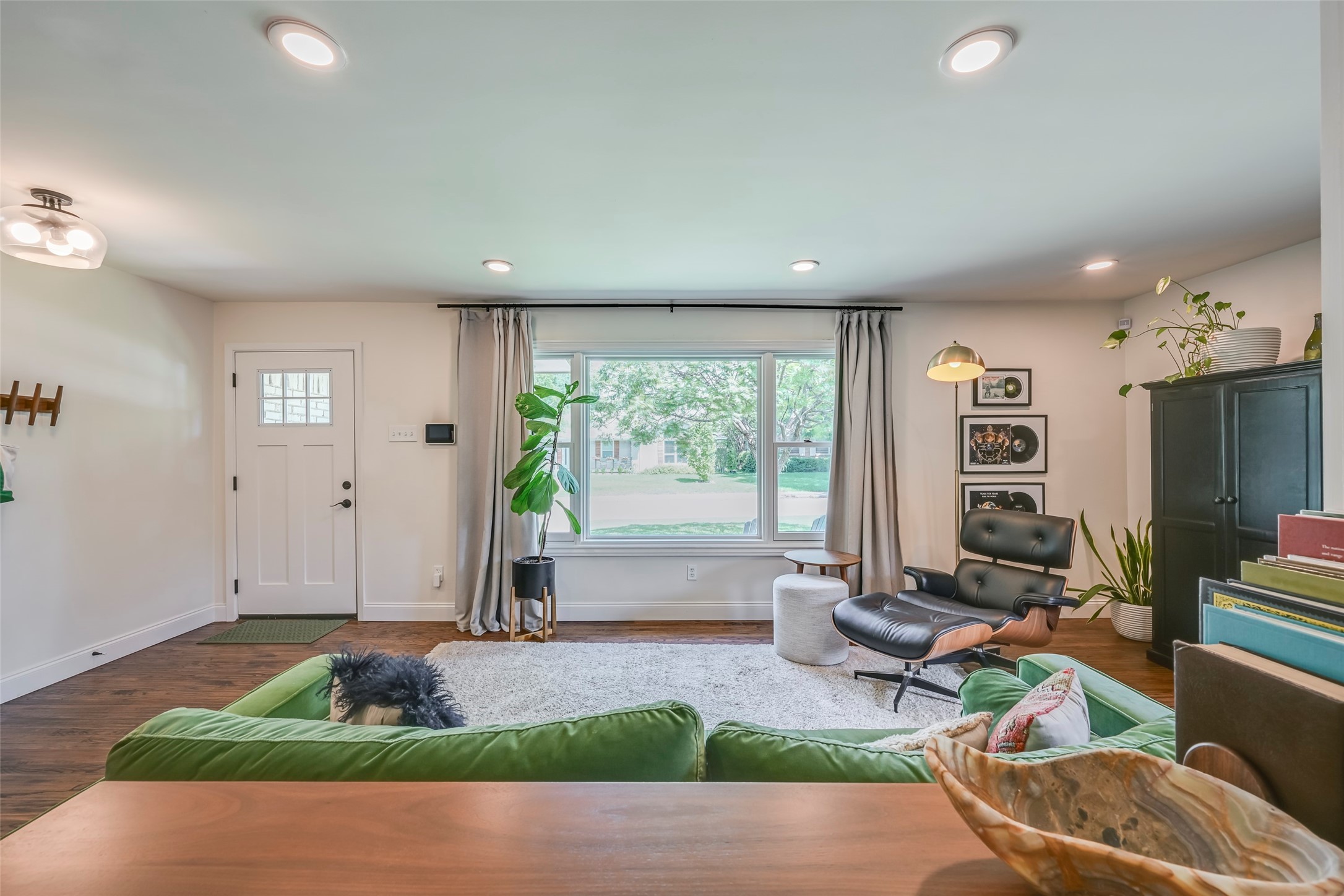 5815 Clendenin Avenue Dallas TX 75228
