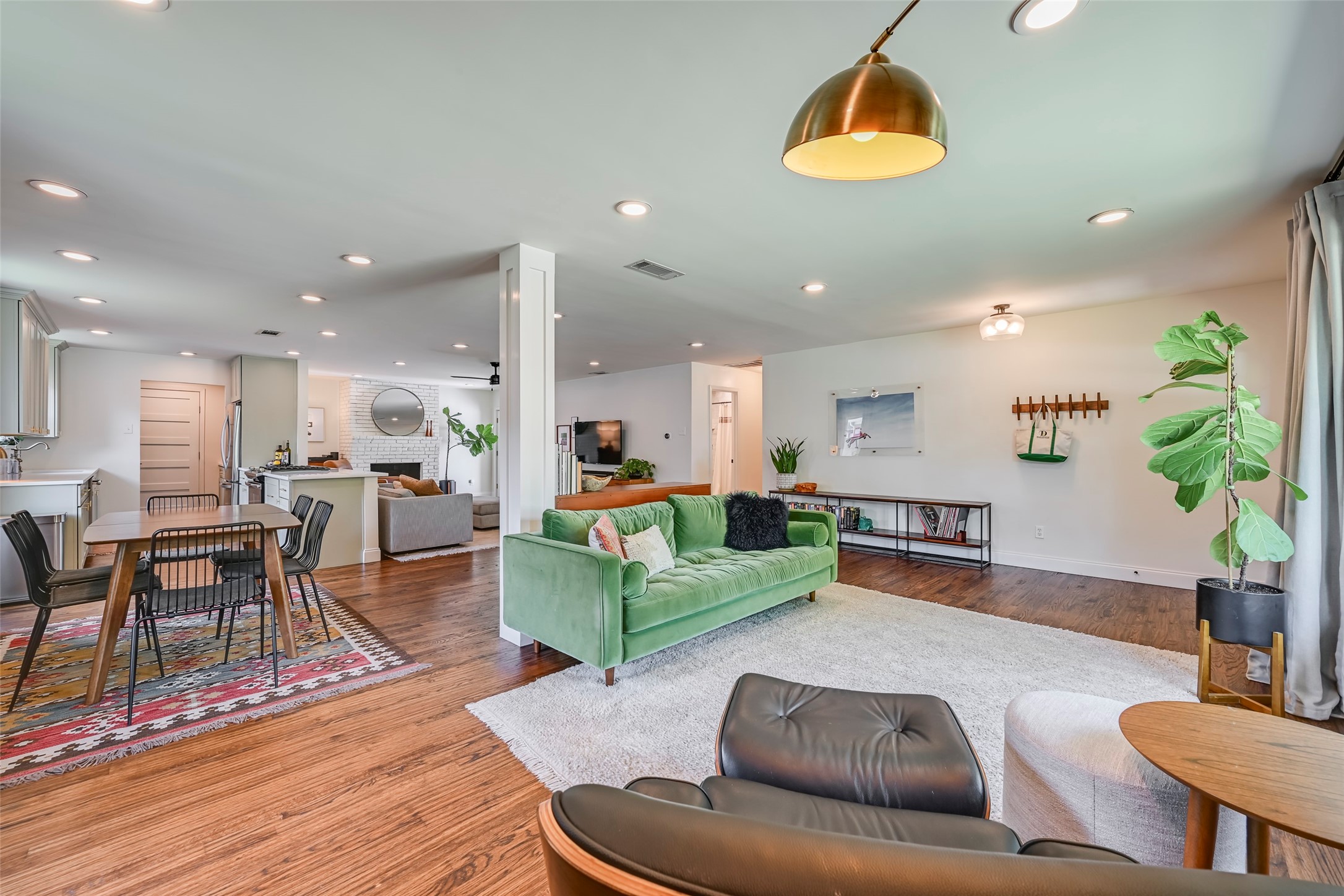 5815 Clendenin Avenue Dallas TX 75228