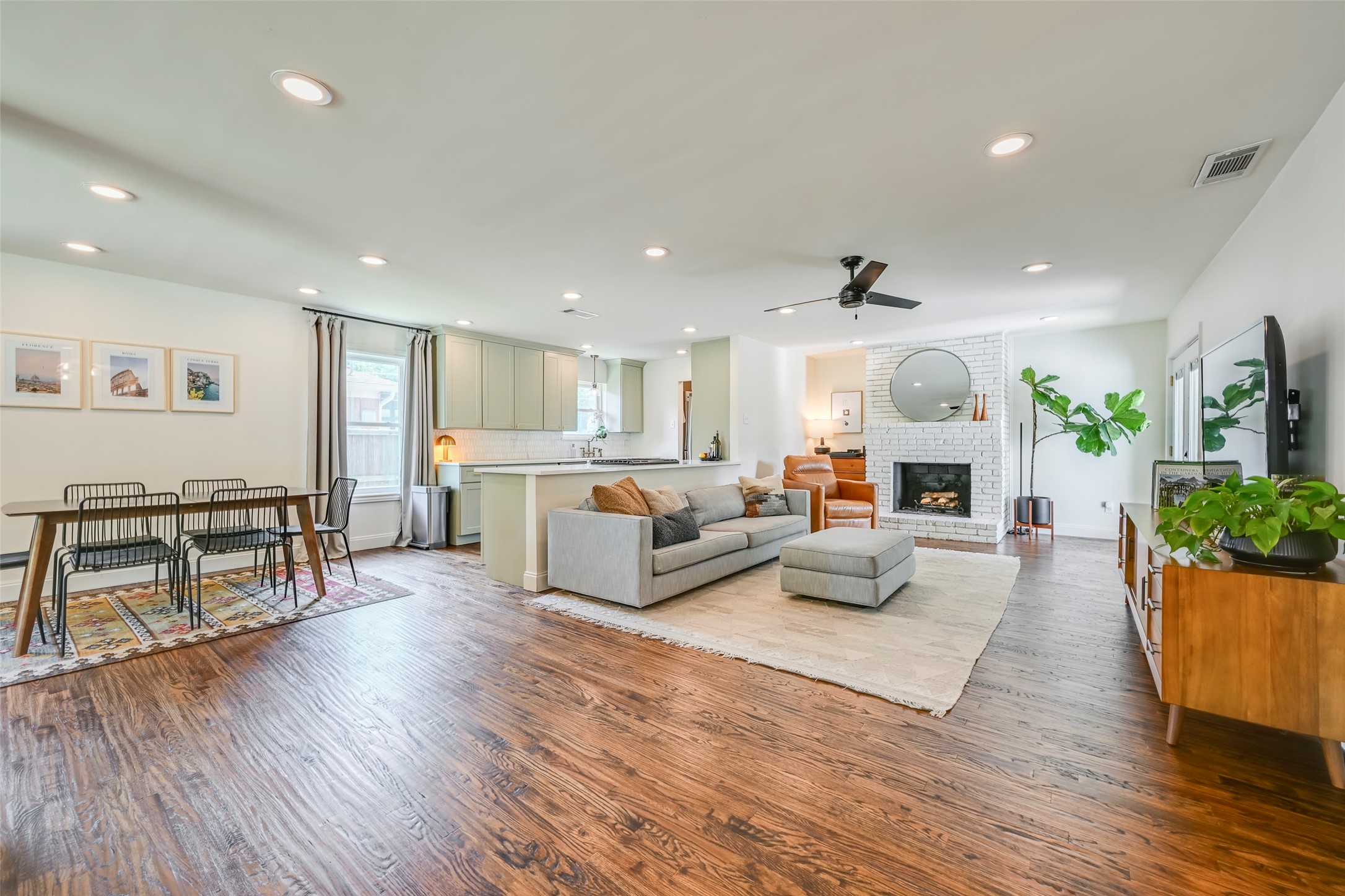 5815 Clendenin Avenue Dallas TX 75228