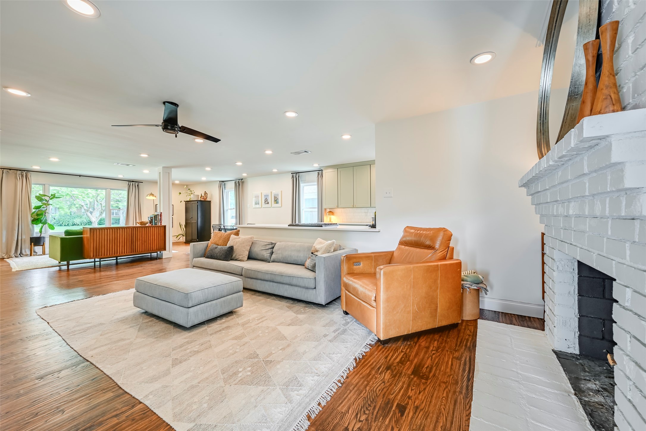 5815 Clendenin Avenue Dallas TX 75228