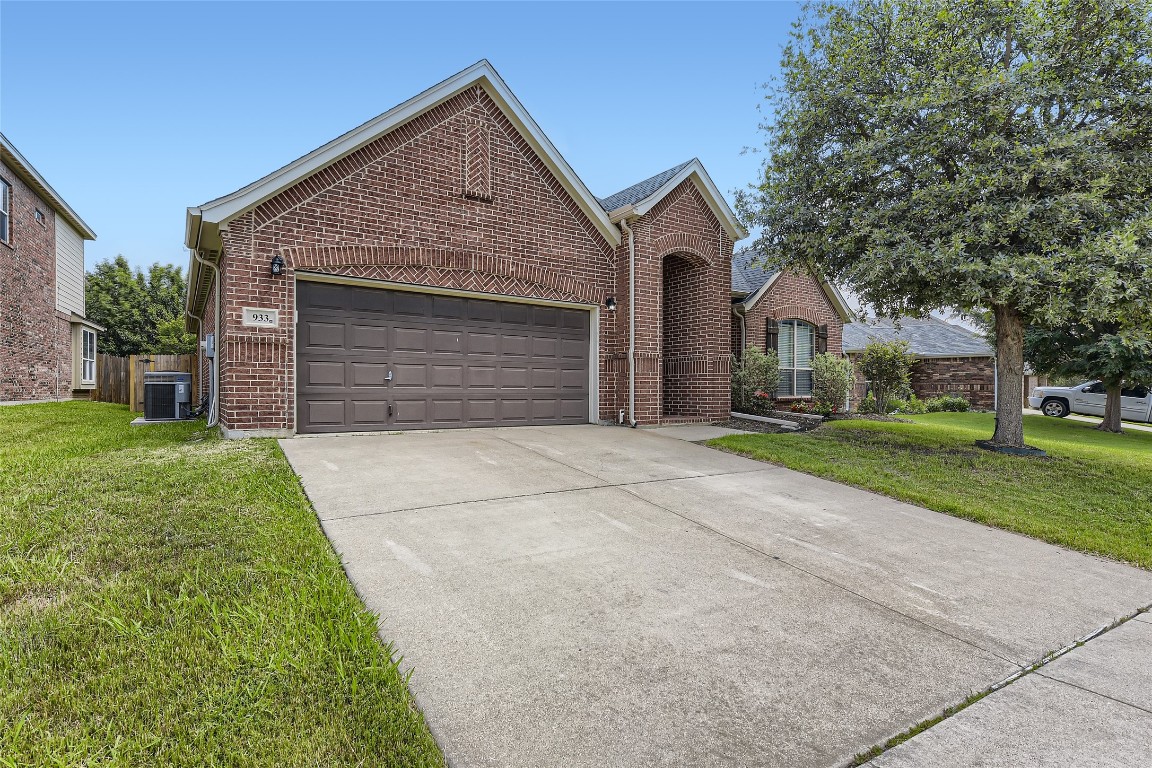 933 Yucca Court Burleson TX 76028