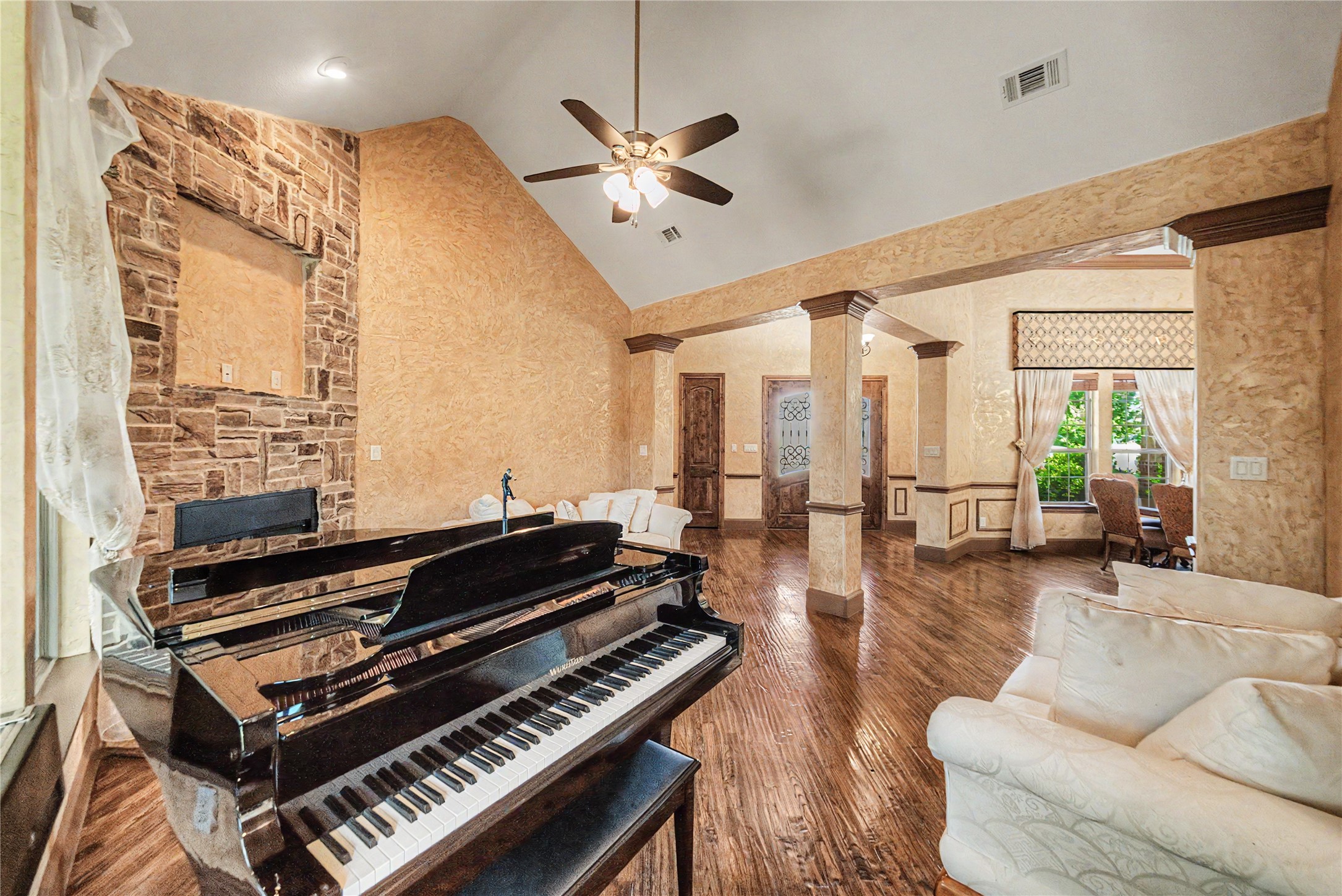 112 Diamond Rose Drive Burleson TX 76028