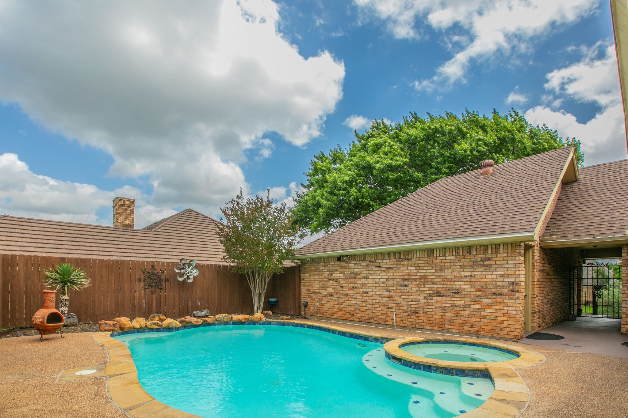 1925 Glenbrook Court Bedford TX 76021