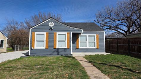 805 Adkins Street Bowie TX 76230