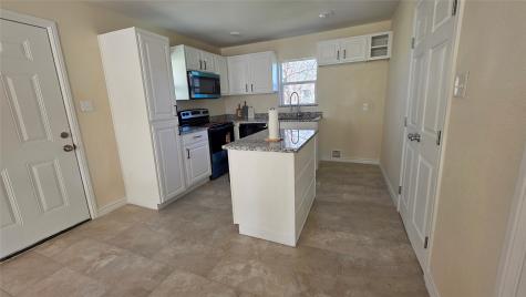 805 Adkins Street Bowie TX 76230