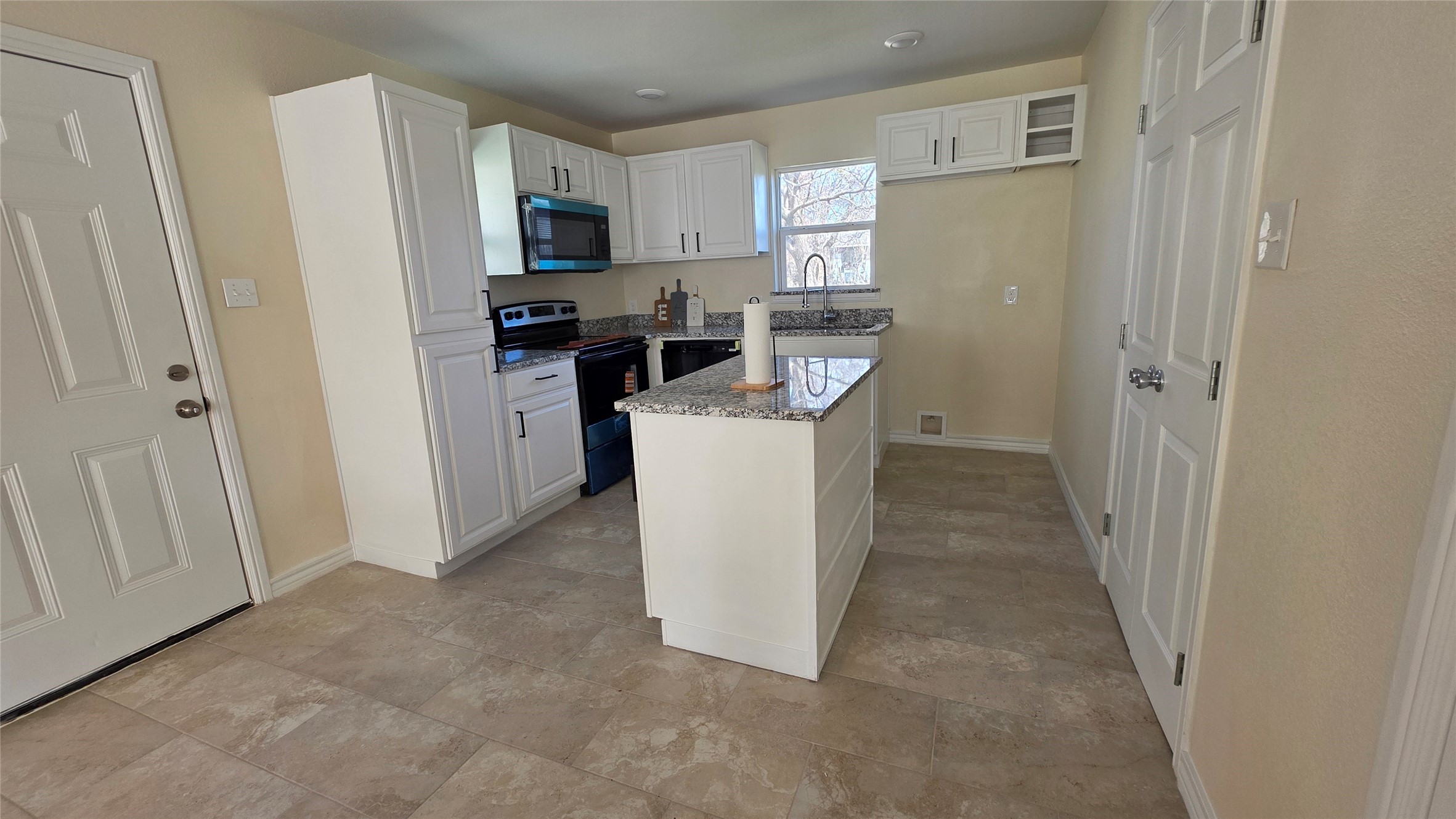 805 Adkins Street Bowie TX 76230