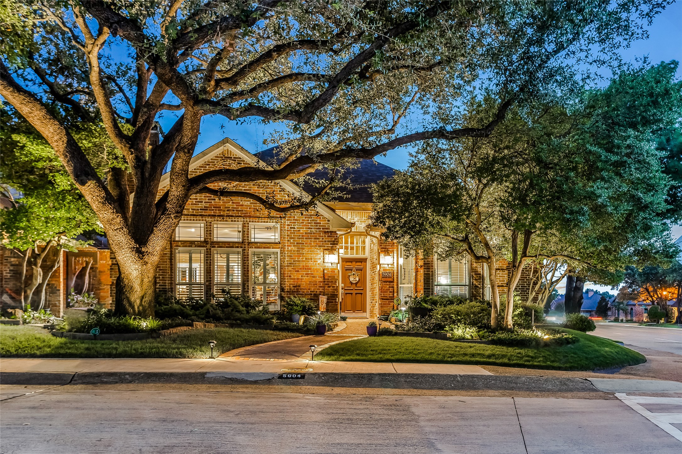 5904 Richwater Drive Dallas TX 75252