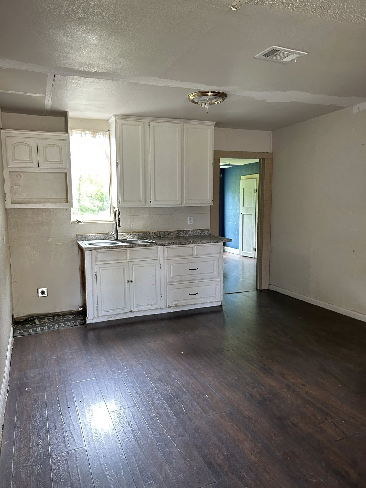 2670 Strong Avenue Fort Worth TX 76105