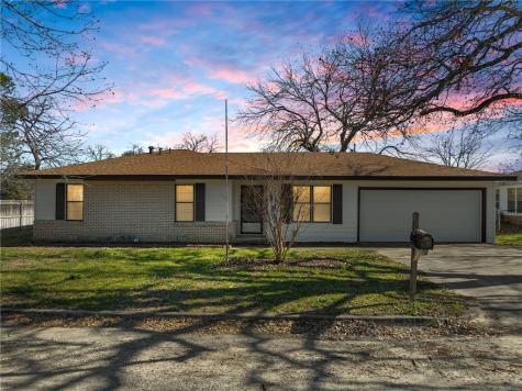 121 Adrian Drive Robinson TX 76706