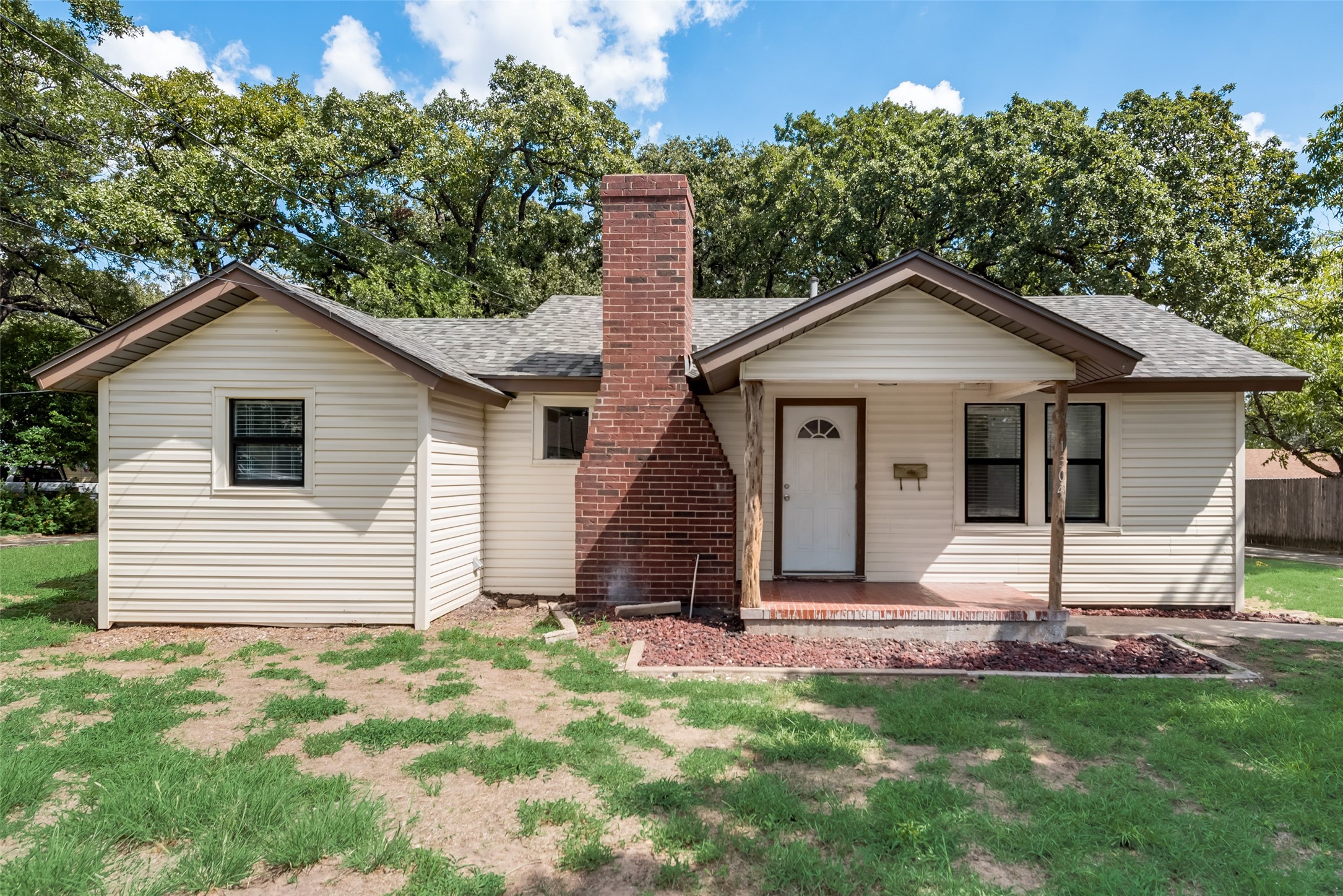 1304 Oak Knoll Drive Haltom City TX 76117