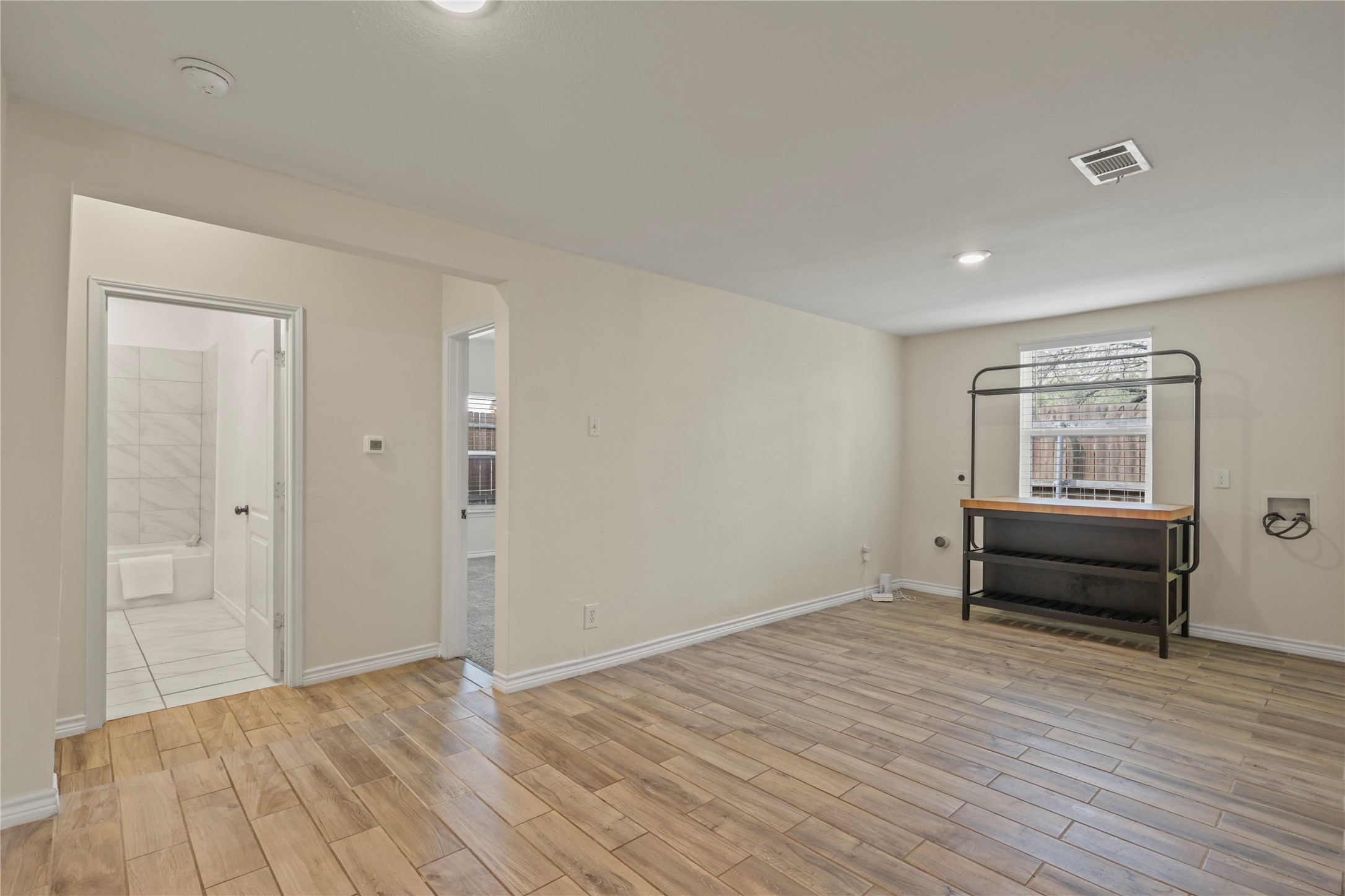 836 W 8th Street Dallas TX 75208