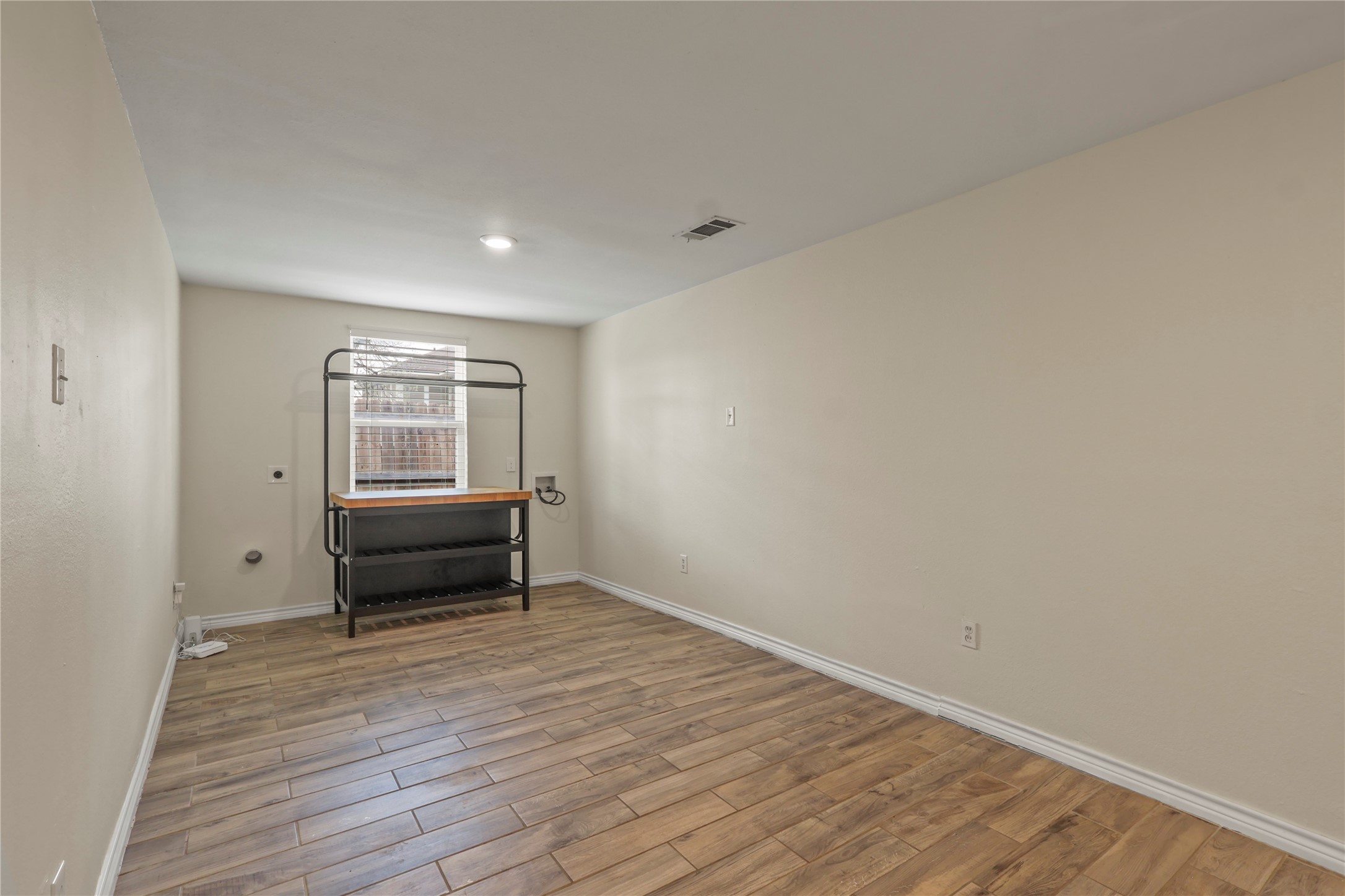 836 W 8th Street Dallas TX 75208