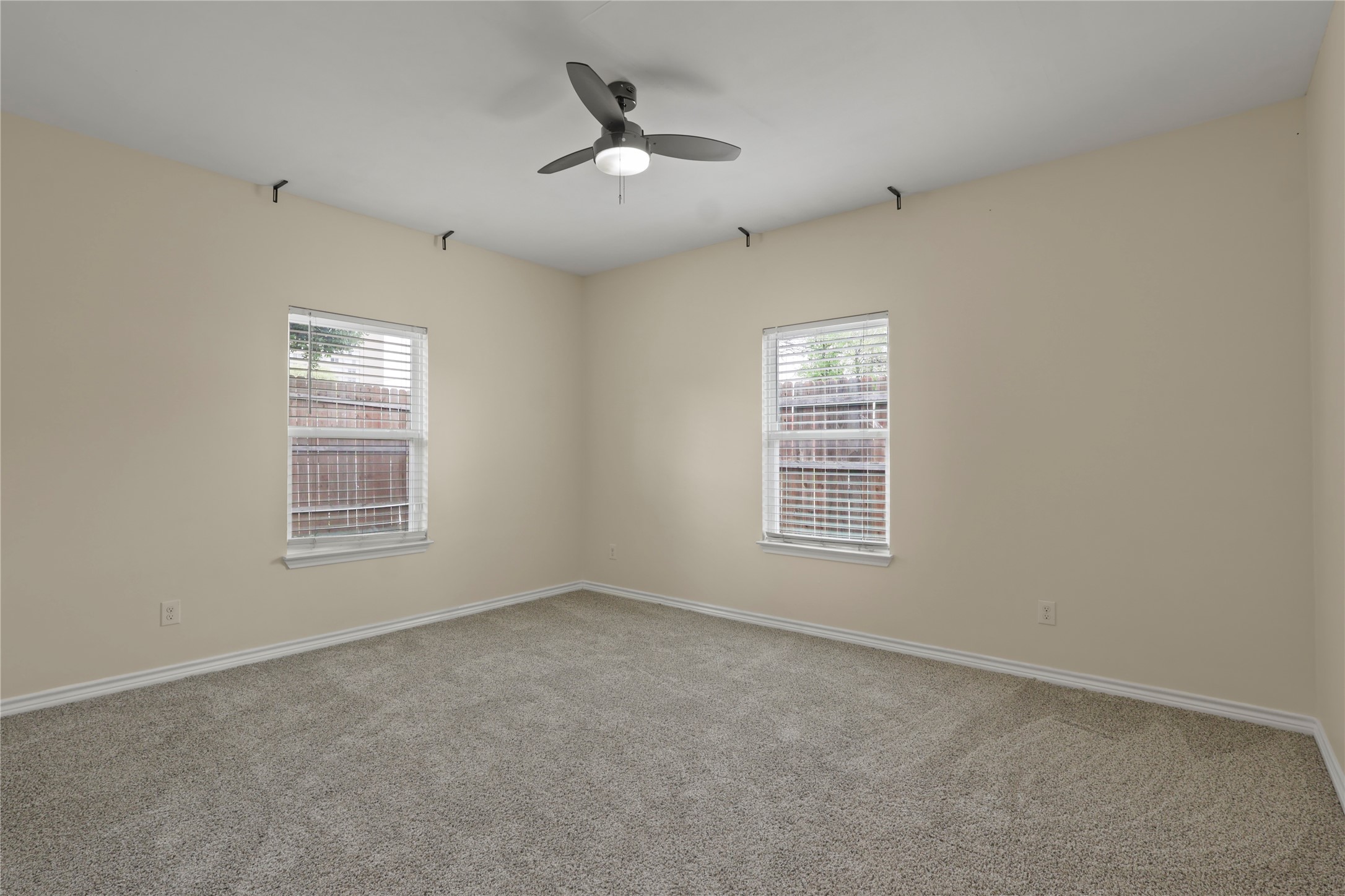 836 W 8th Street Dallas TX 75208