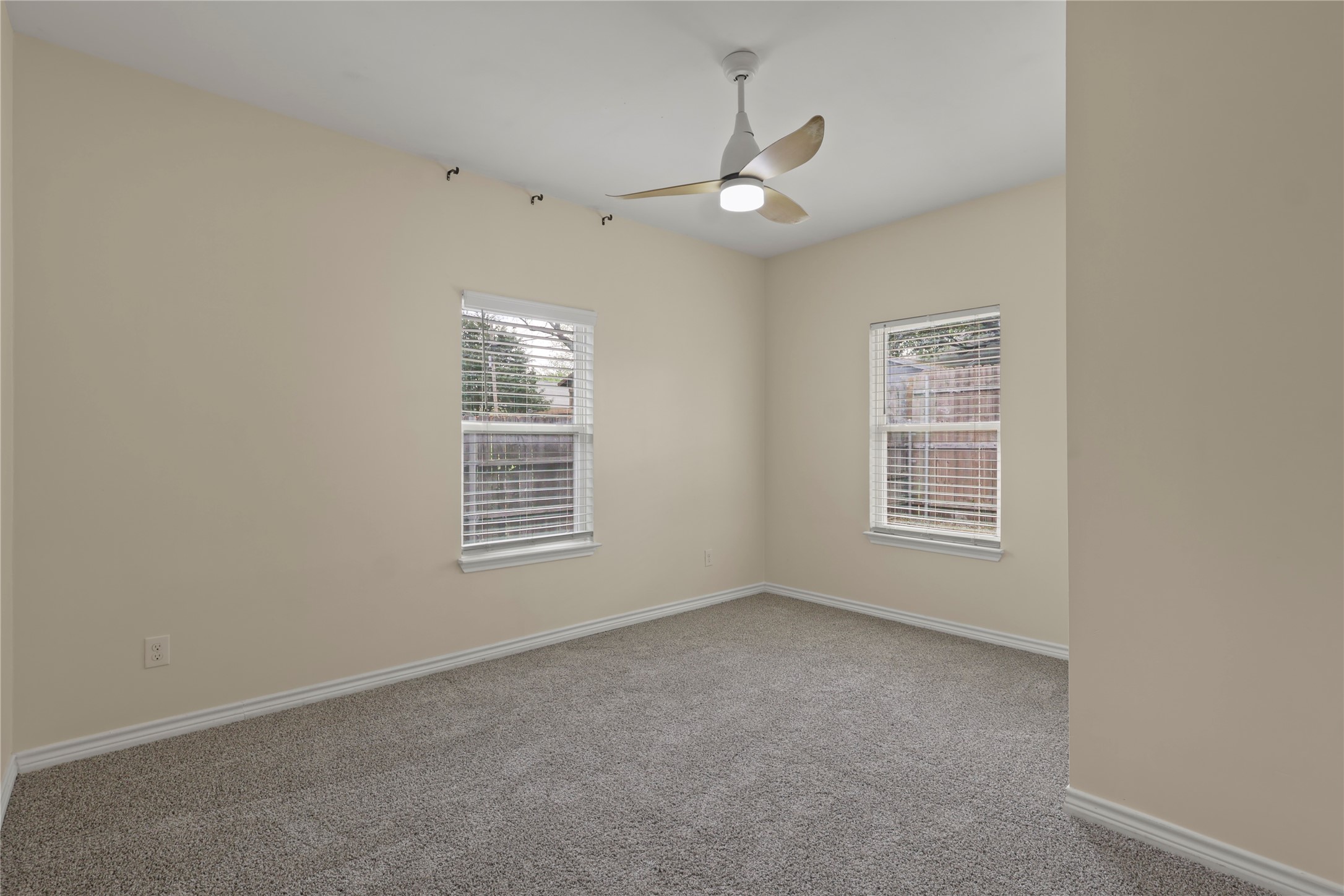 836 W 8th Street Dallas TX 75208