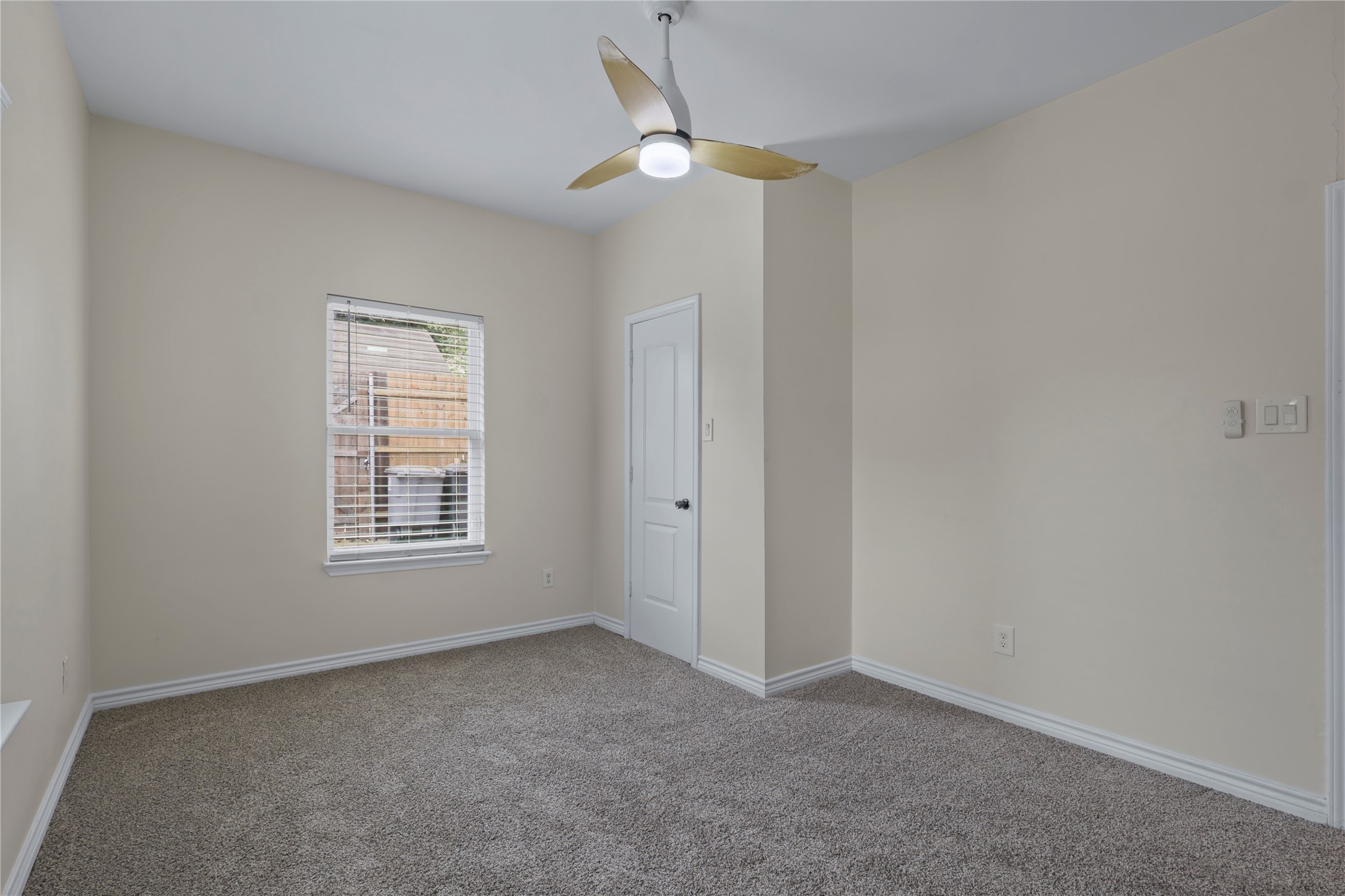 836 W 8th Street Dallas TX 75208