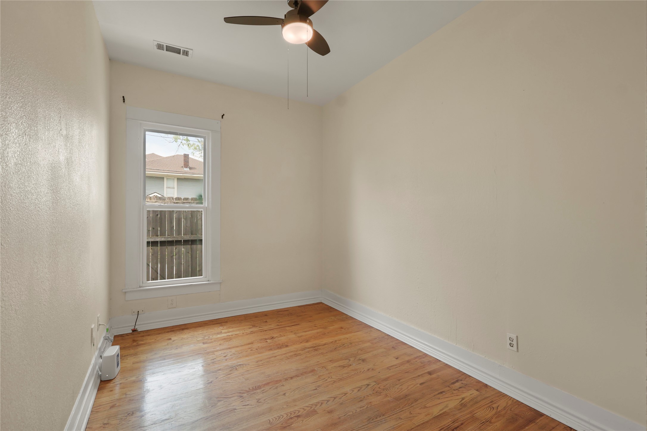 836 W 8th Street Dallas TX 75208