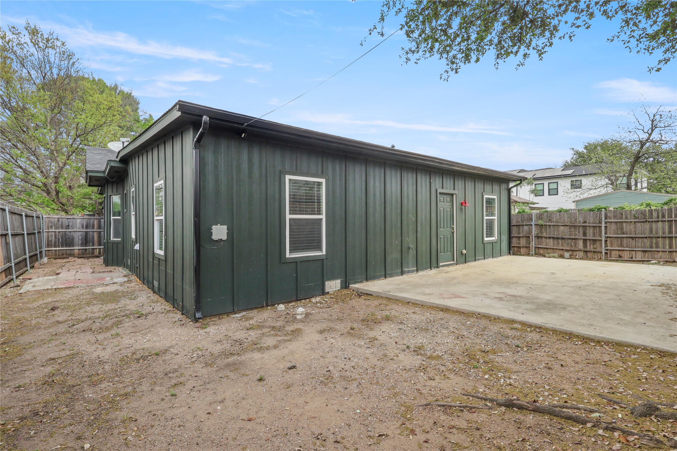 836 W 8th Street Dallas TX 75208