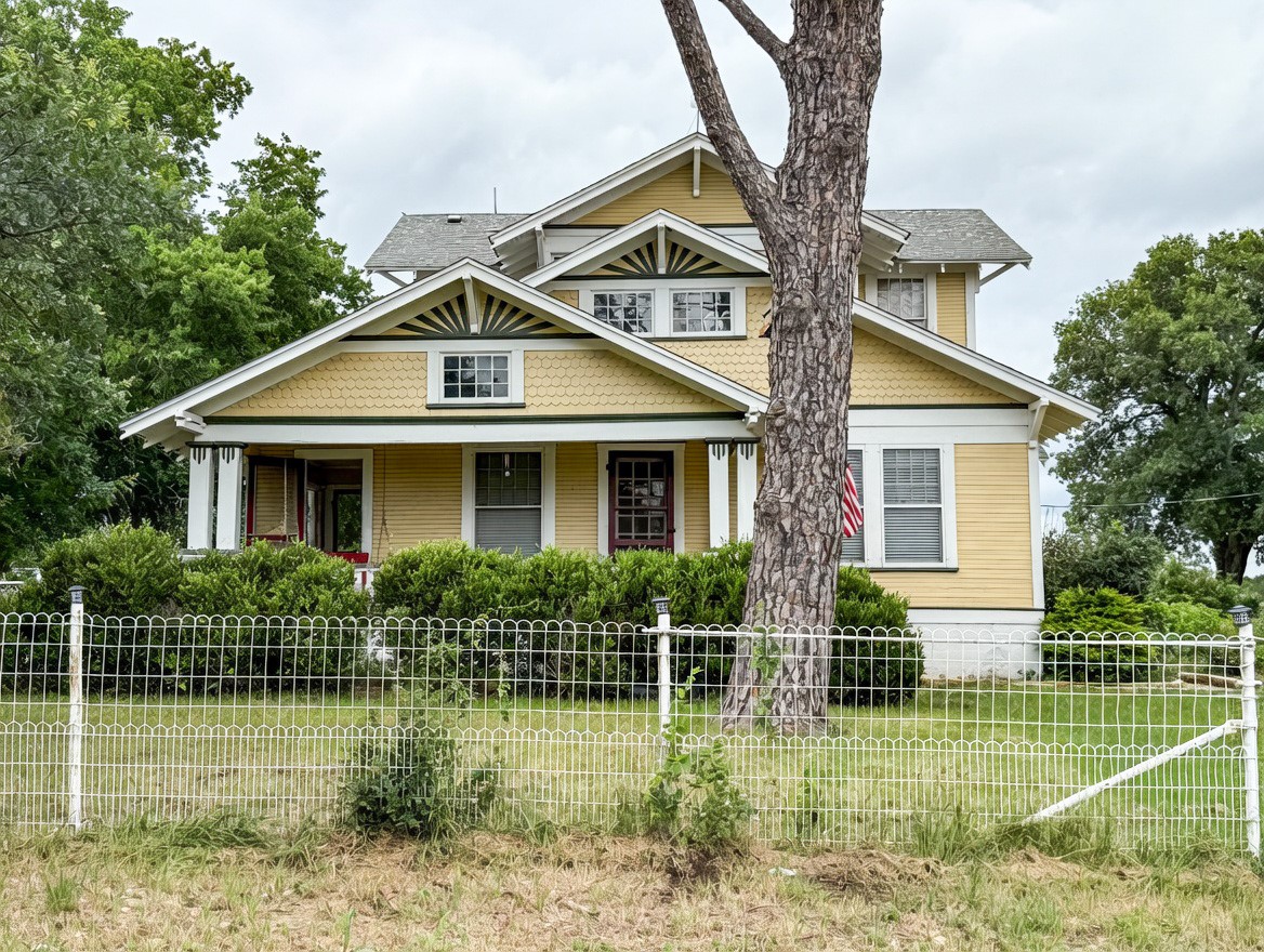 2749 Mcgregor South Loop Mcgregor TX 76657