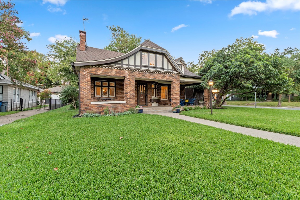 702 N Glasgow Drive Dallas TX 75214