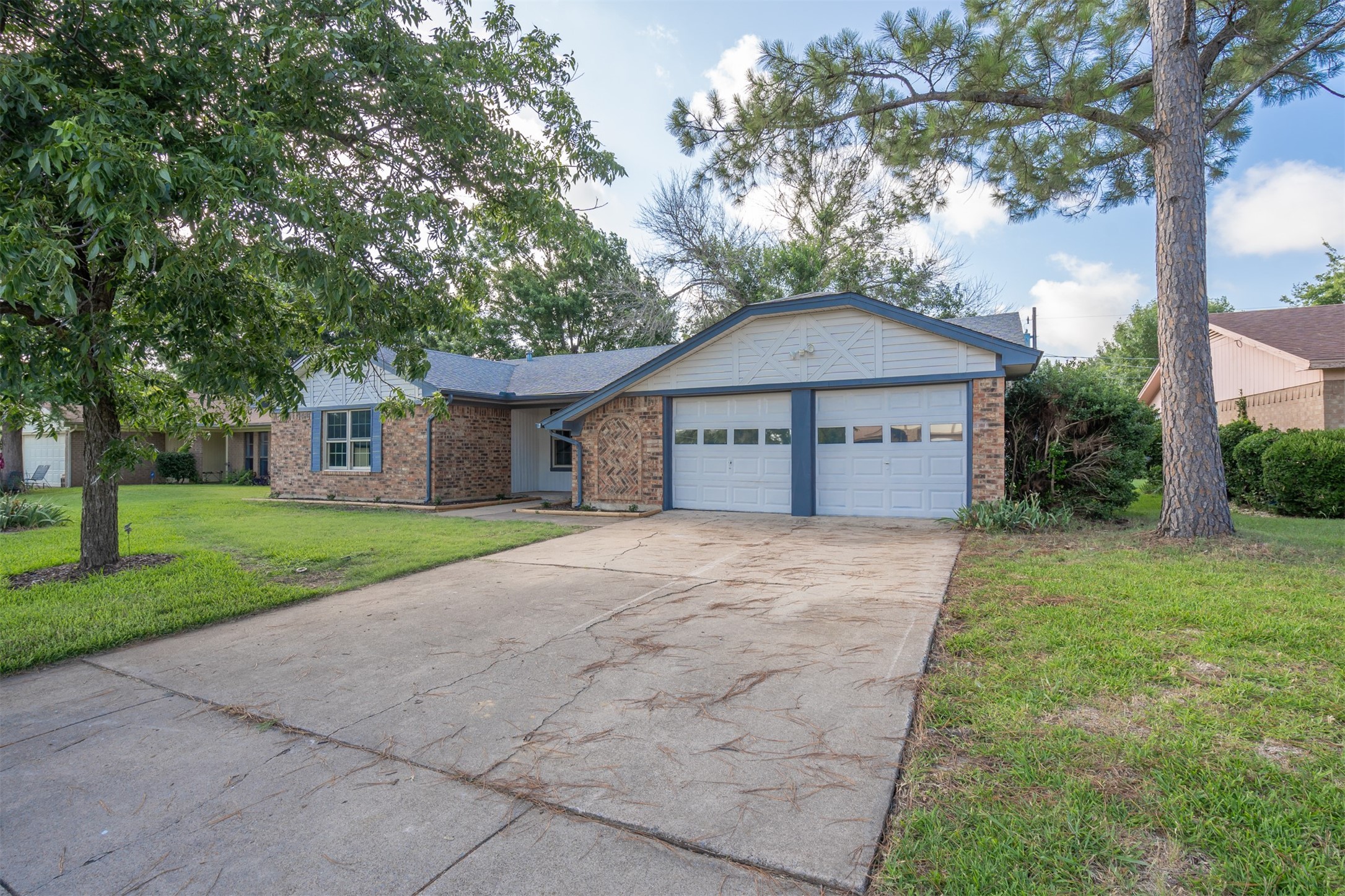 813 Ash Street Burleson TX 76028
