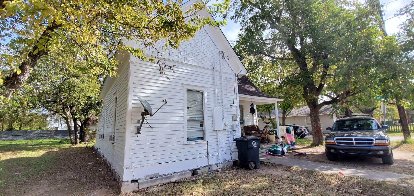 878 Sabine Avenue Cleburne TX 76031