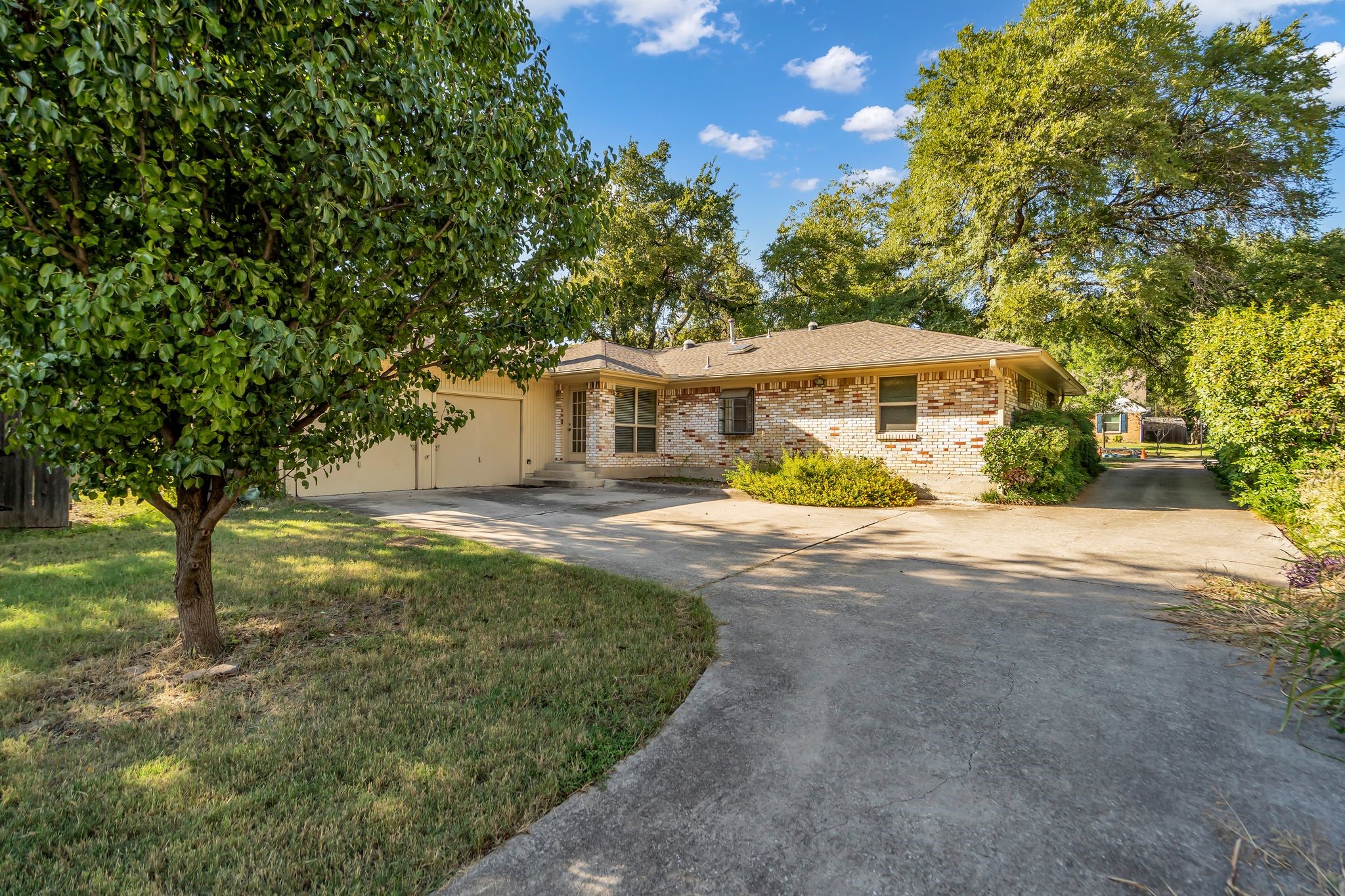 2972 Maydelle Lane Farmers Branch TX 75234