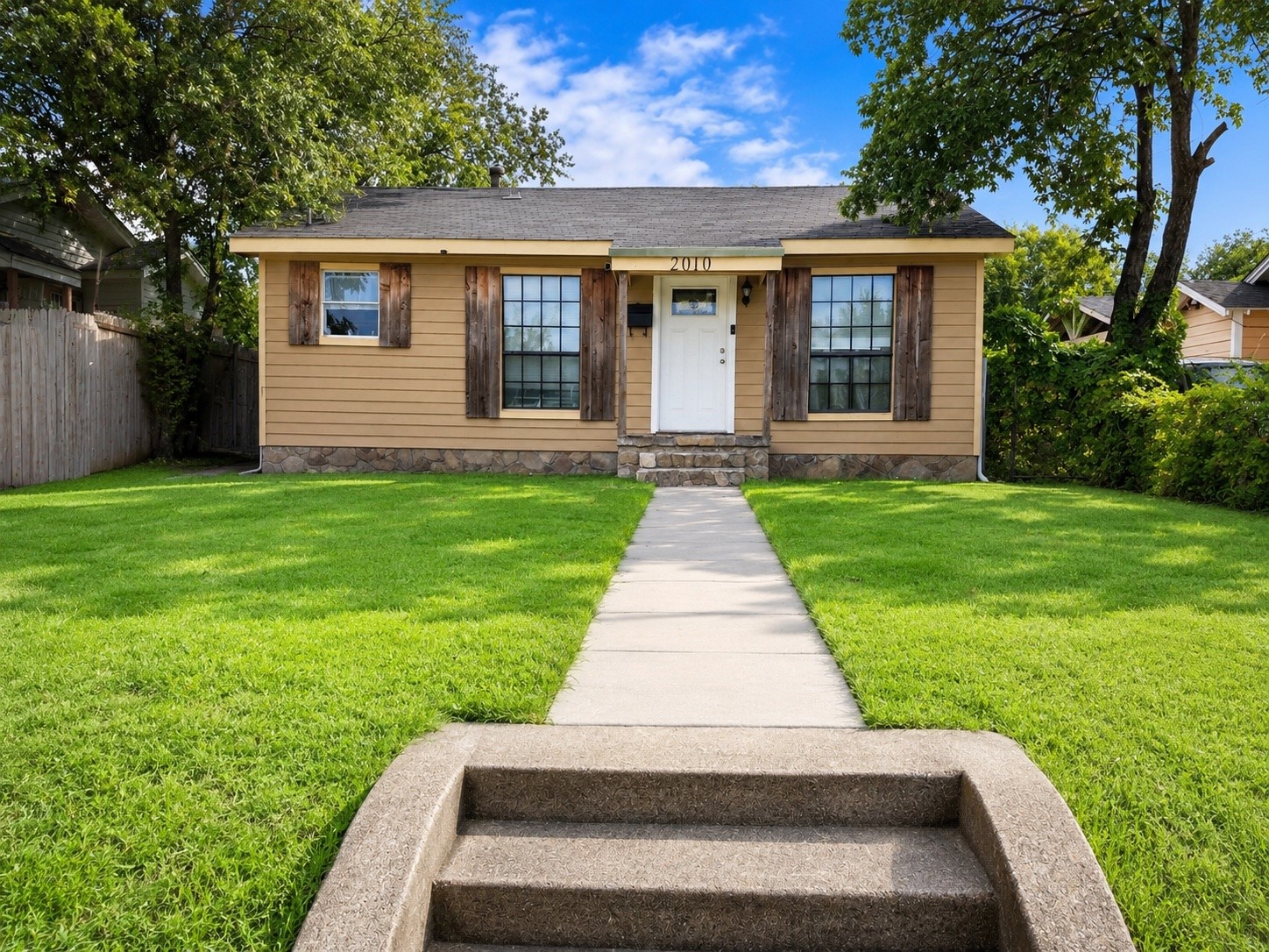 2010 Dudley Avenue Dallas TX 75203