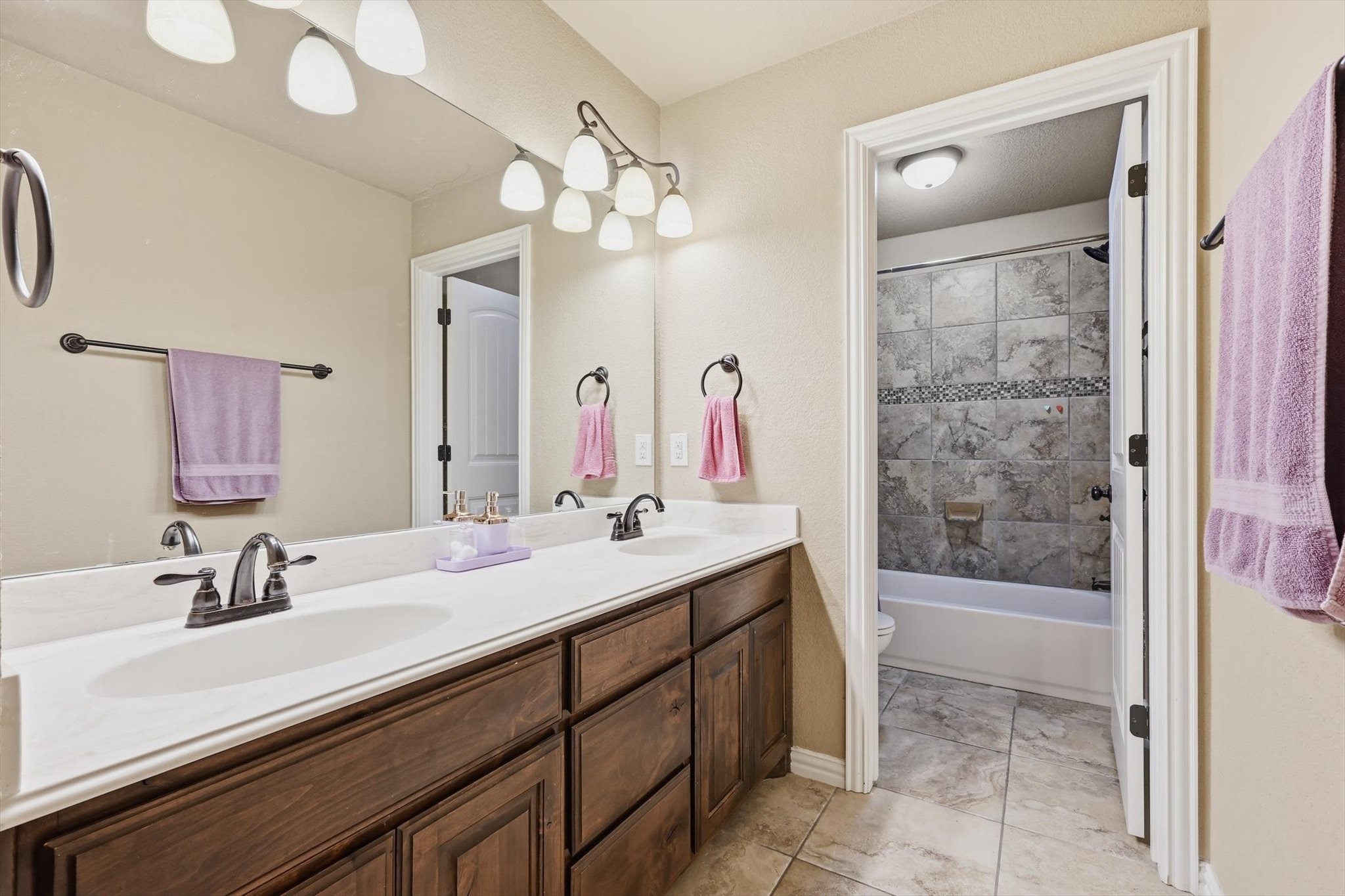 160 Kelly Drive Waxahachie TX 75167