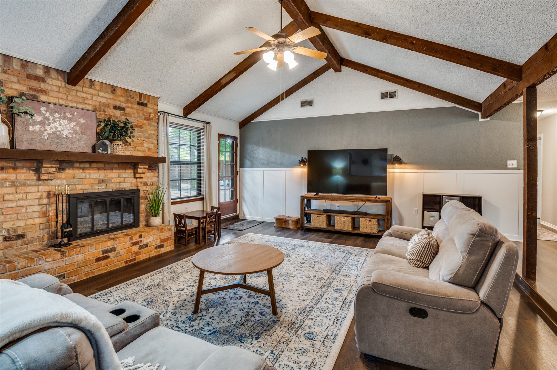 2228 Mountainview Drive Hurst TX 76054