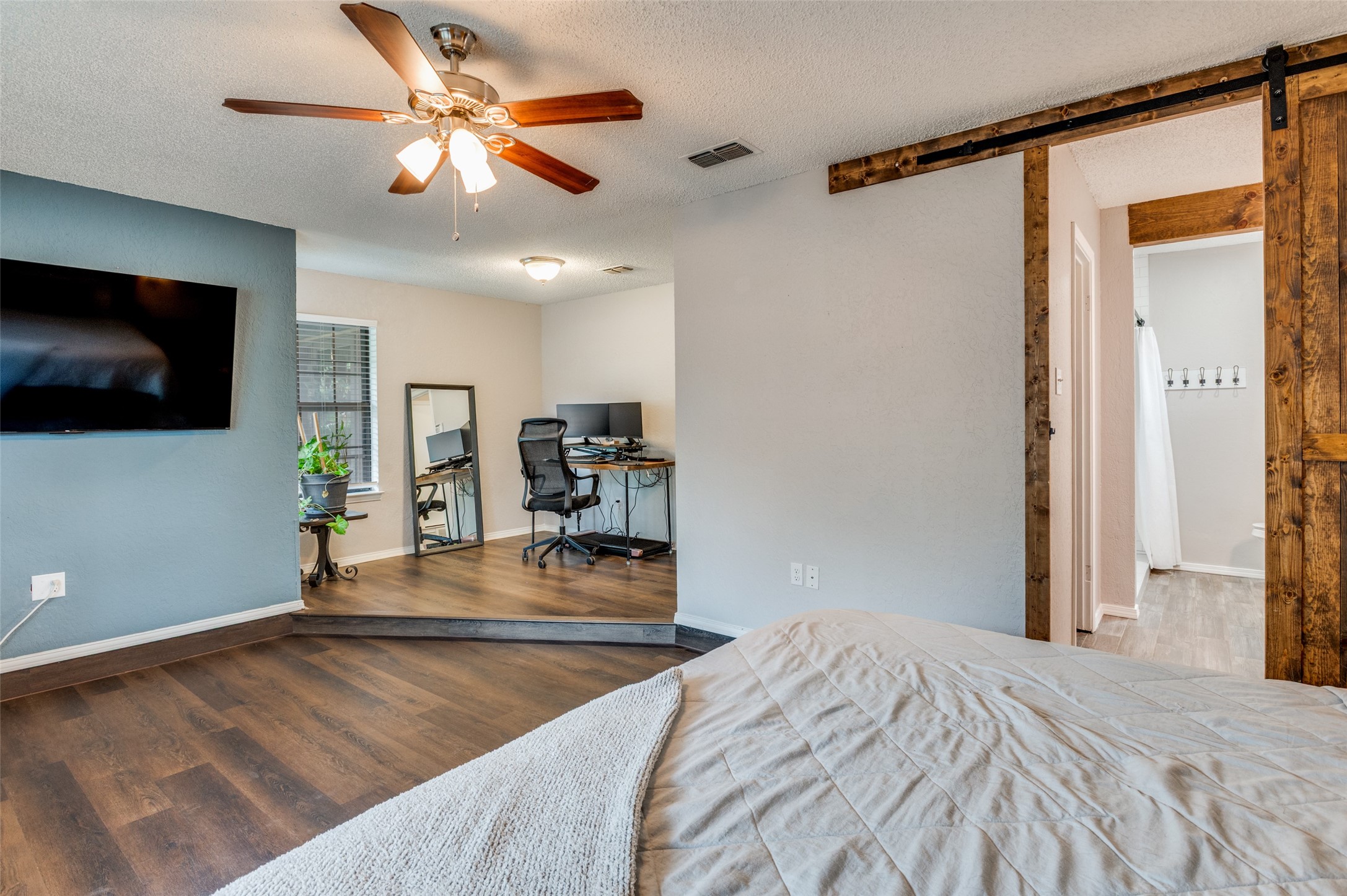 2228 Mountainview Drive Hurst TX 76054