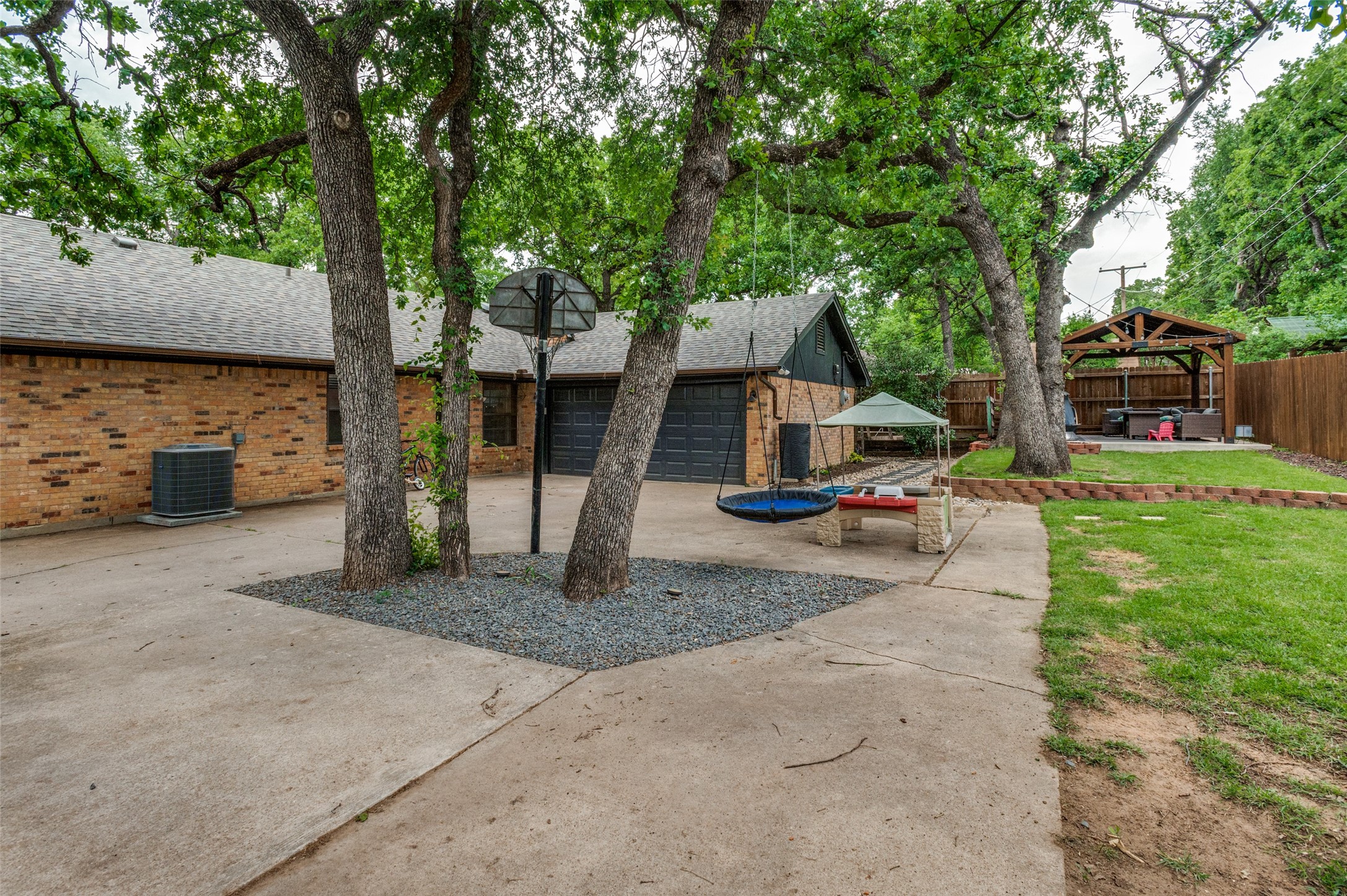 2228 Mountainview Drive Hurst TX 76054