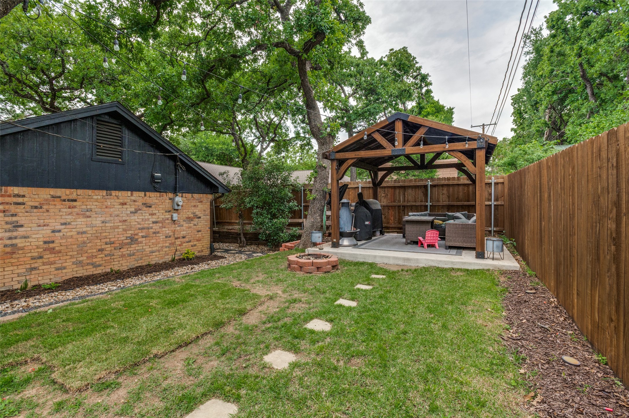 2228 Mountainview Drive Hurst TX 76054